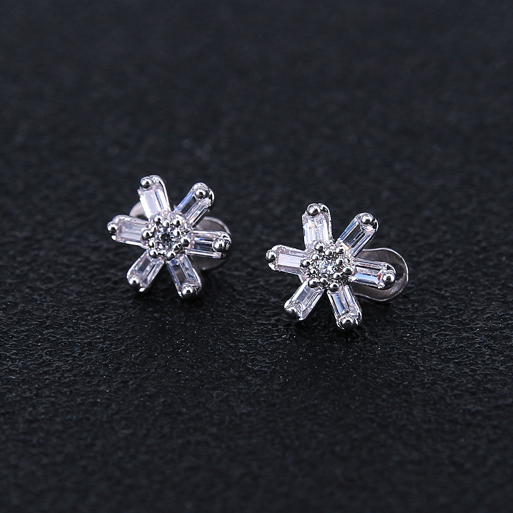 White Zircon Daisy Nail Implant Body Piercing Jewelry 316L Surgical Steel Flat Back Stud - Image 2
