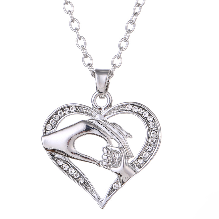 Tricolor Electroplated Heart Pendant Necklace Mother's Day Gift Short Collarbone Chain - Image 2