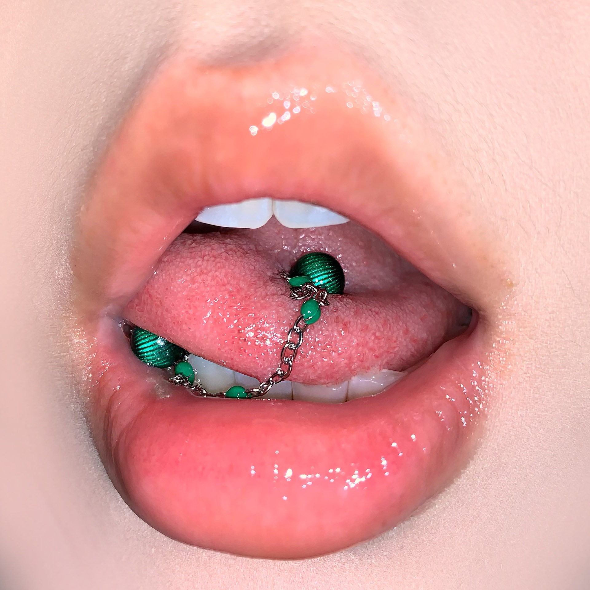 Double-Ended Retro Gradient Chain Tongue Piercing Detachable Acrylic Hot Girl Style 316L Surgical Steel Externally Threaded Tongue Barbell - Image 5