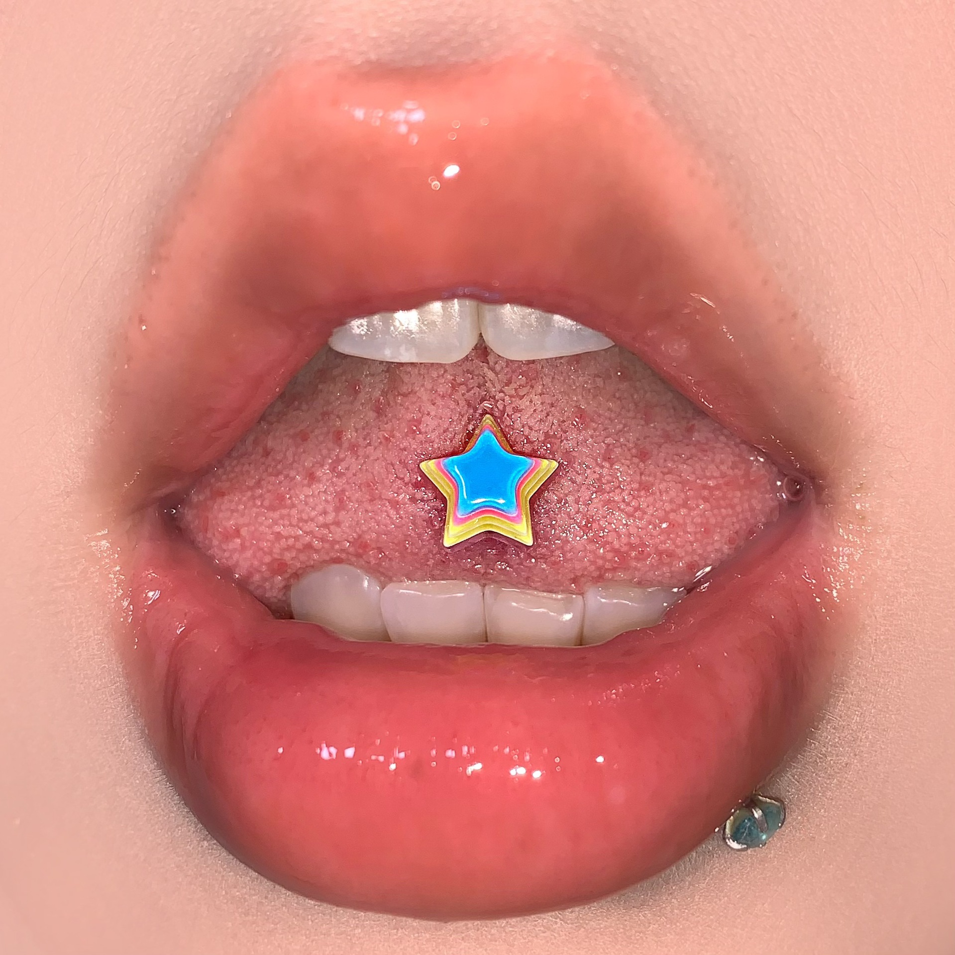 Colorful Acrylic Five-Pointed Star Tongue Nail Dopamine Candy Color Titanium Steel External Thread Tongue Barbell Wholesale - Image 2