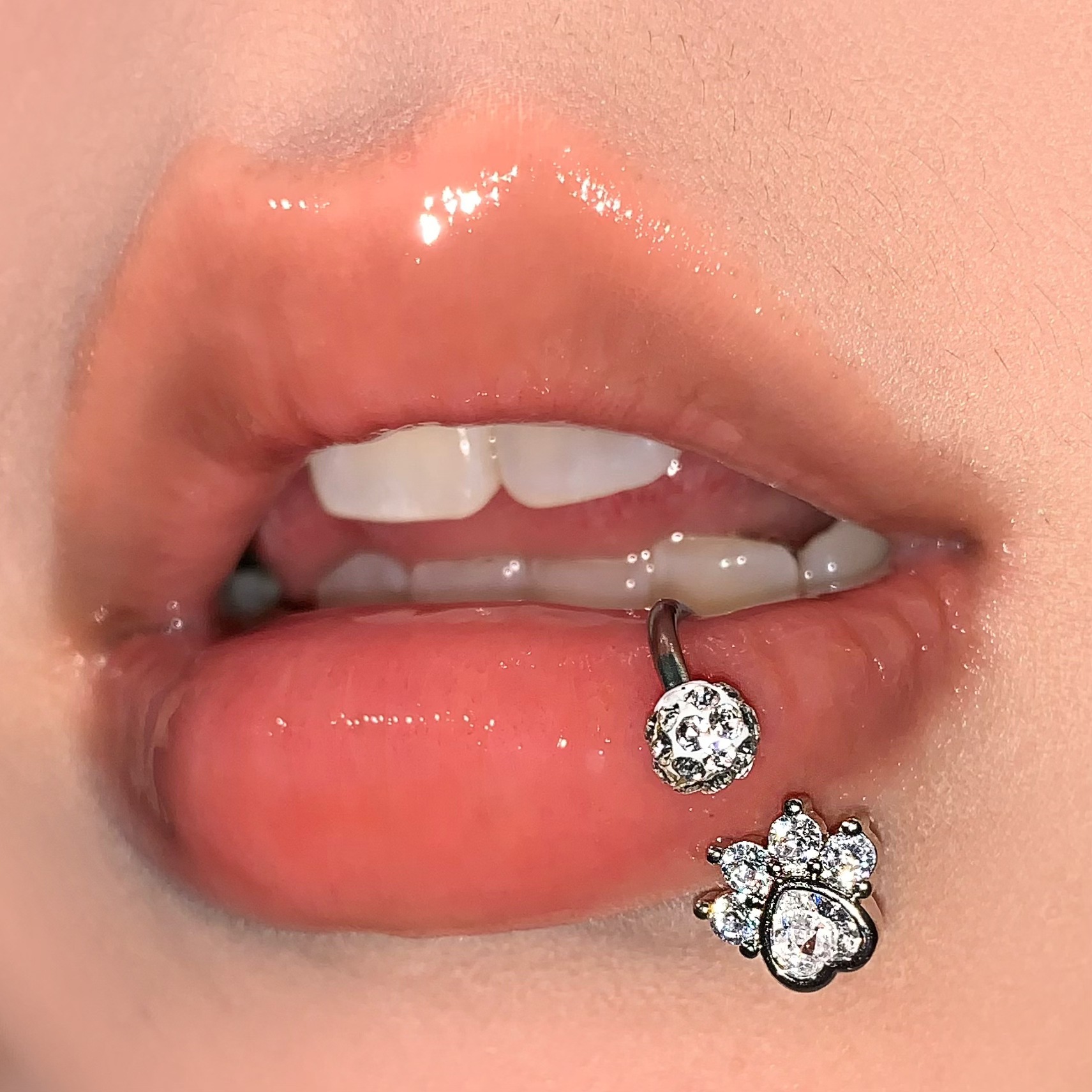 3-Color Sparkling Rhinestone Cat Claw Lip Ring C-Shaped Lip Hoop Labret Stud Body Piercing Jewelry Wholesale - Image 3