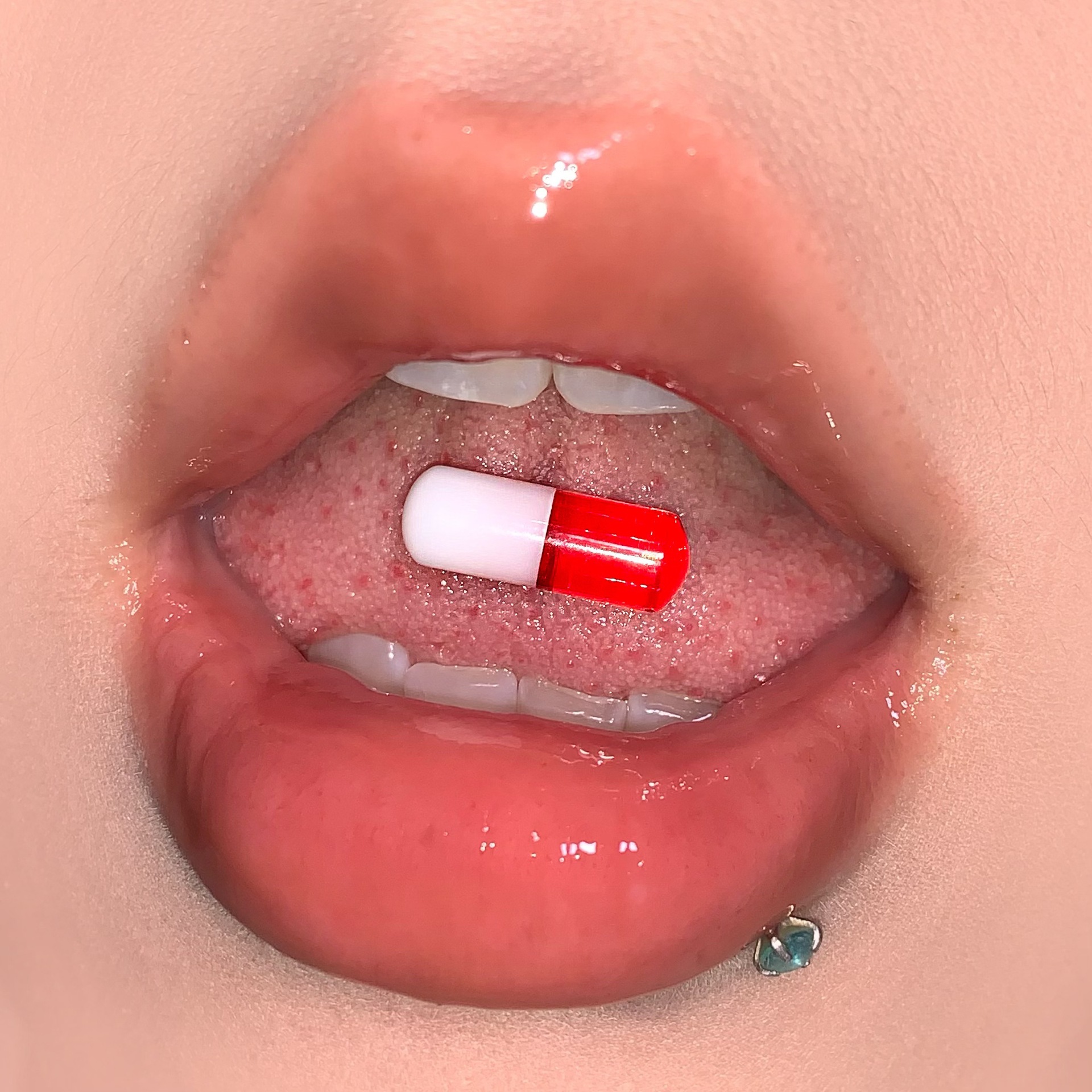 Pill Capsule Two-Color Tongue Nail Titanium Steel Acrylic External Thread European American Piercing Jewelry Wholesale - Image 3