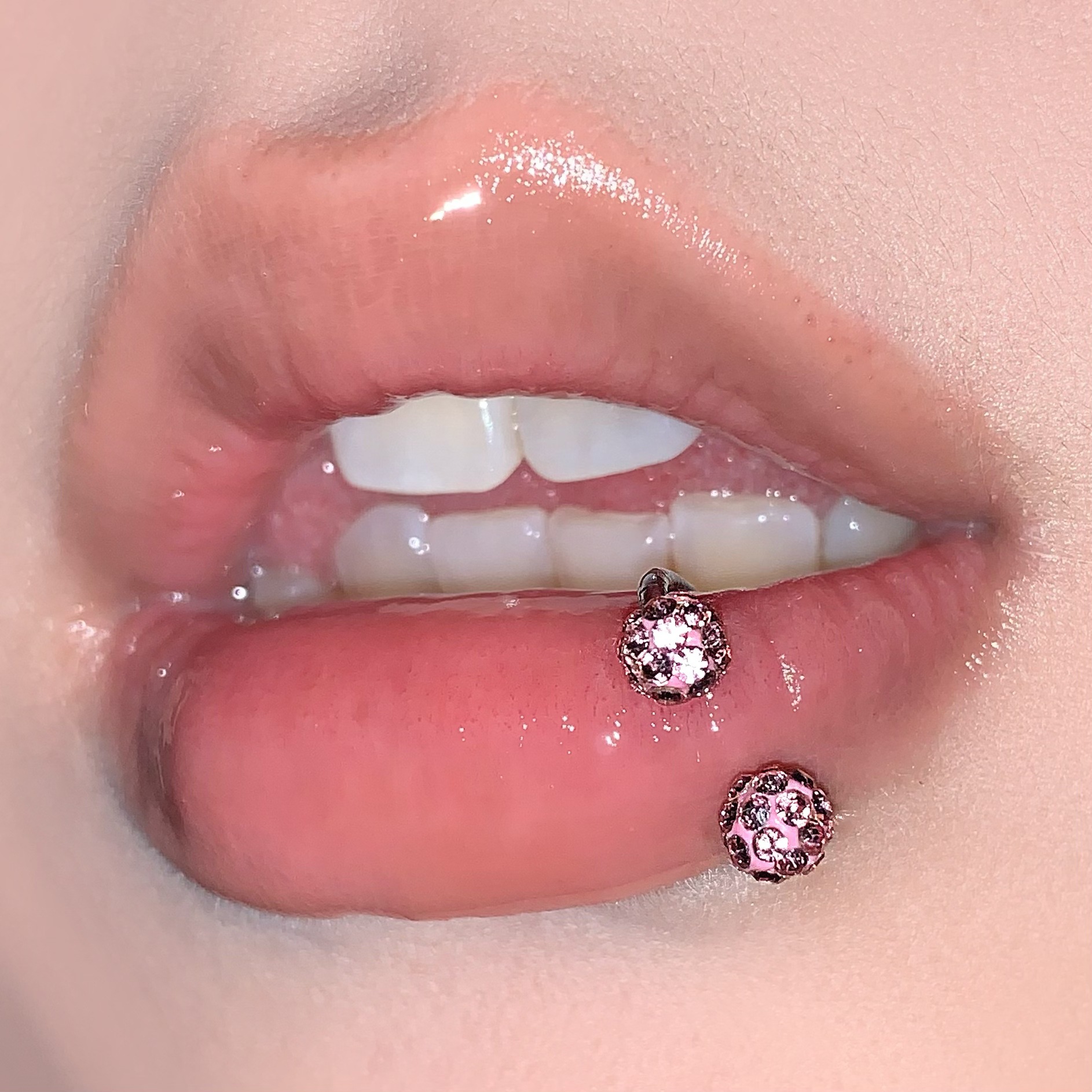 6-Color Flashing Shambhala Mud Ball Lip Ring Sexy Ins Ear Bone Ring Titanium Steel Lip Nail Cross-Border Piercing Jewelry - Image 2