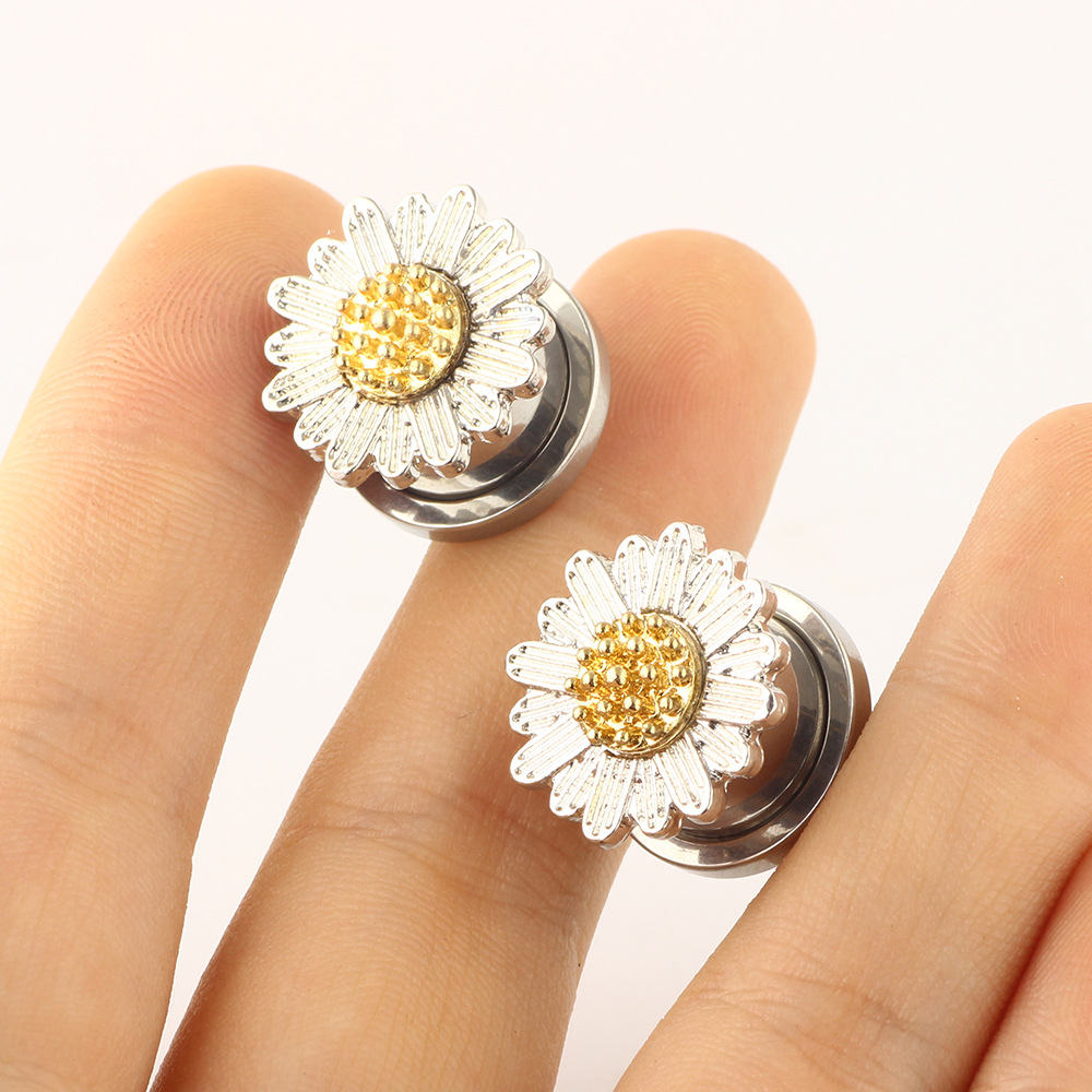 European American 2022 Auricle Hollow Chrysanthemum Ear Plug Stretcher - 16mm 18K Gold Plated Stainless Steel Ear Piercing Jewelry - Image 5