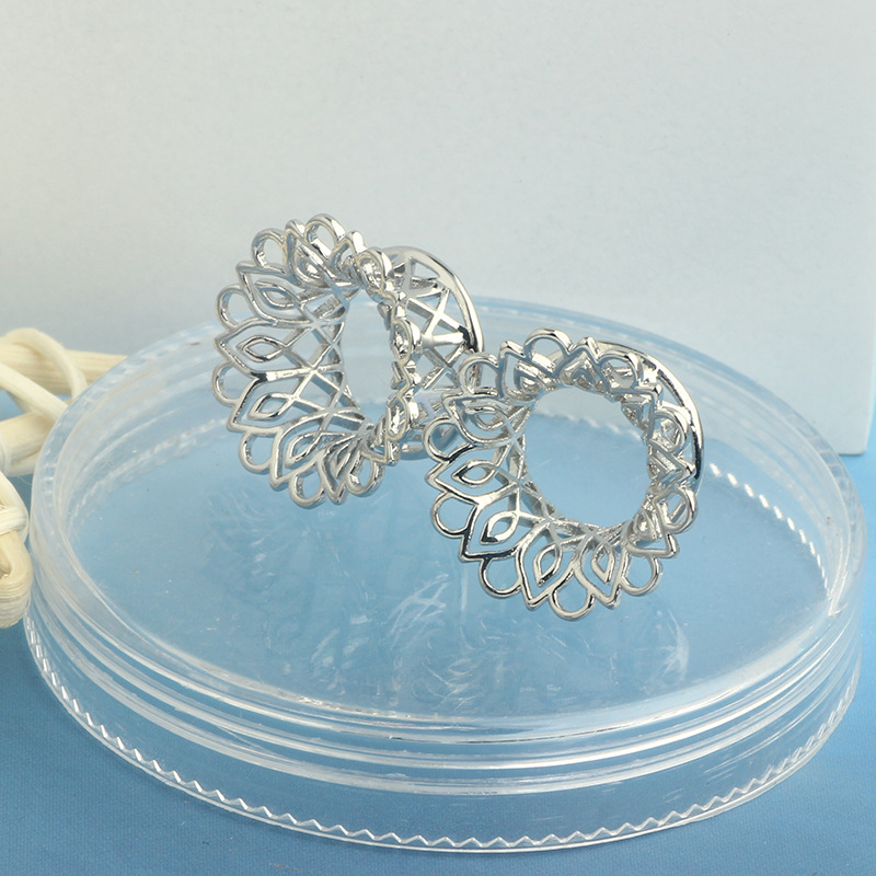 Hollow Flower Ear Expansion Jewelry 16mm Stainless Steel Fashion Ear Piercing Plug - Image 3
