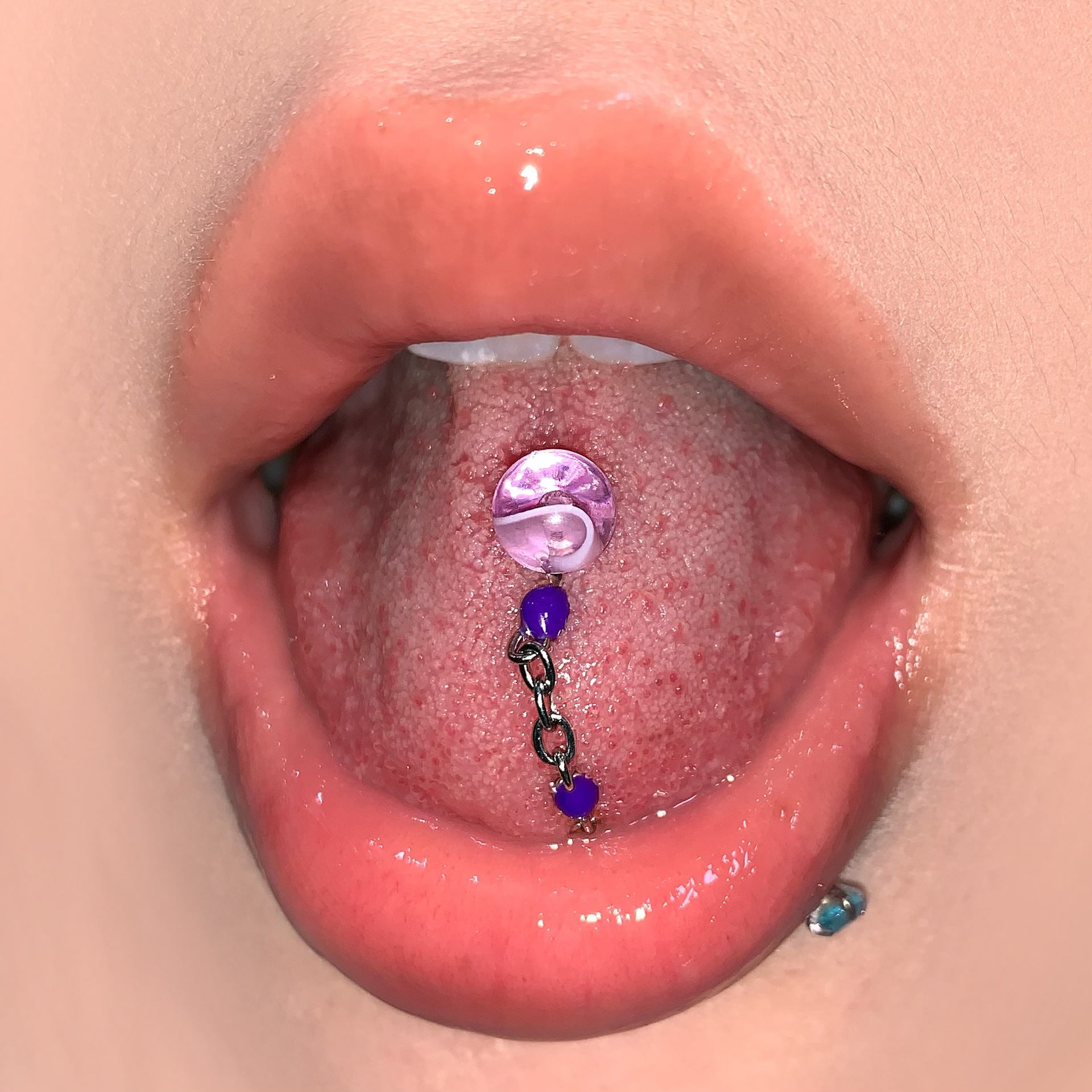 6 Colors Available Cloud Cat Eye Acrylic Chain Tongue Barbell 316L Surgical Steel External Thread Tongue Piercing Jewelry Wholesale - Image 2