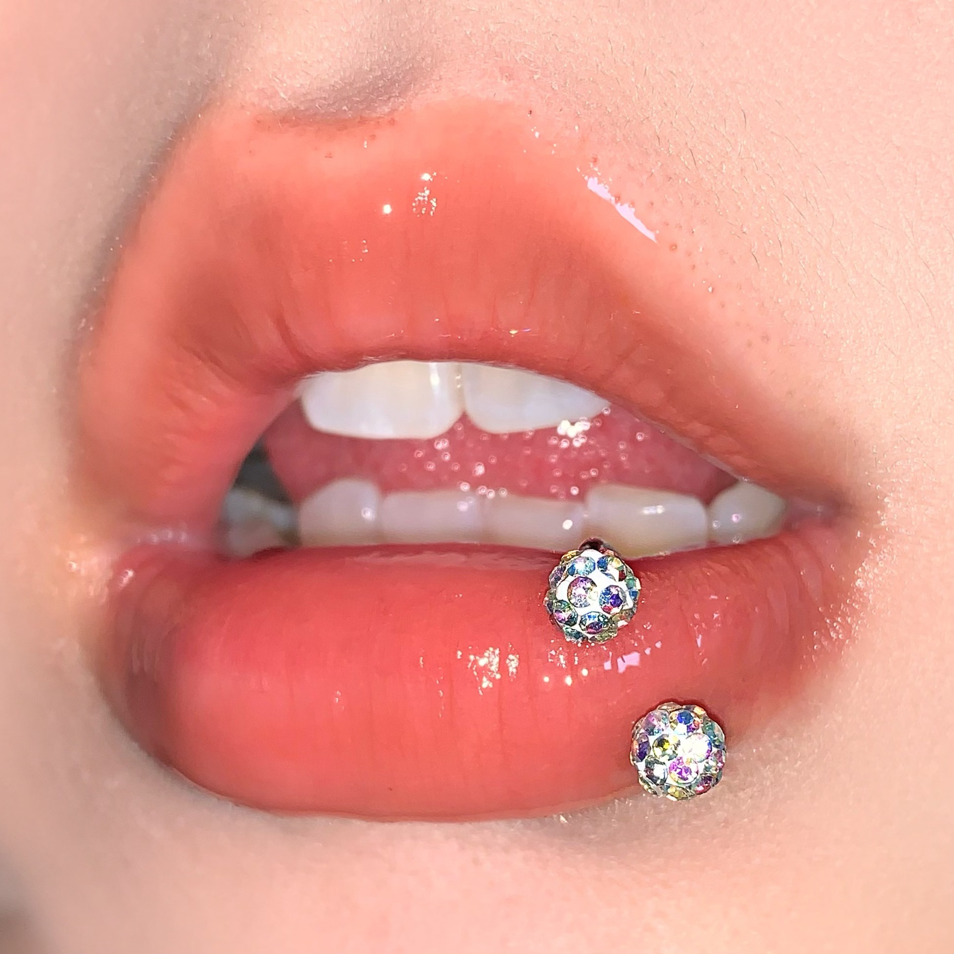 6-Color Flashing Shambhala Mud Ball Lip Ring Sexy Ins Ear Bone Ring Titanium Steel Lip Nail Cross-Border Piercing Jewelry - Image 4