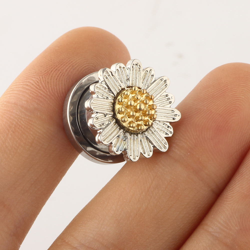 European American 2022 Auricle Hollow Chrysanthemum Ear Plug Stretcher - 16mm 18K Gold Plated Stainless Steel Ear Piercing Jewelry - Image 3