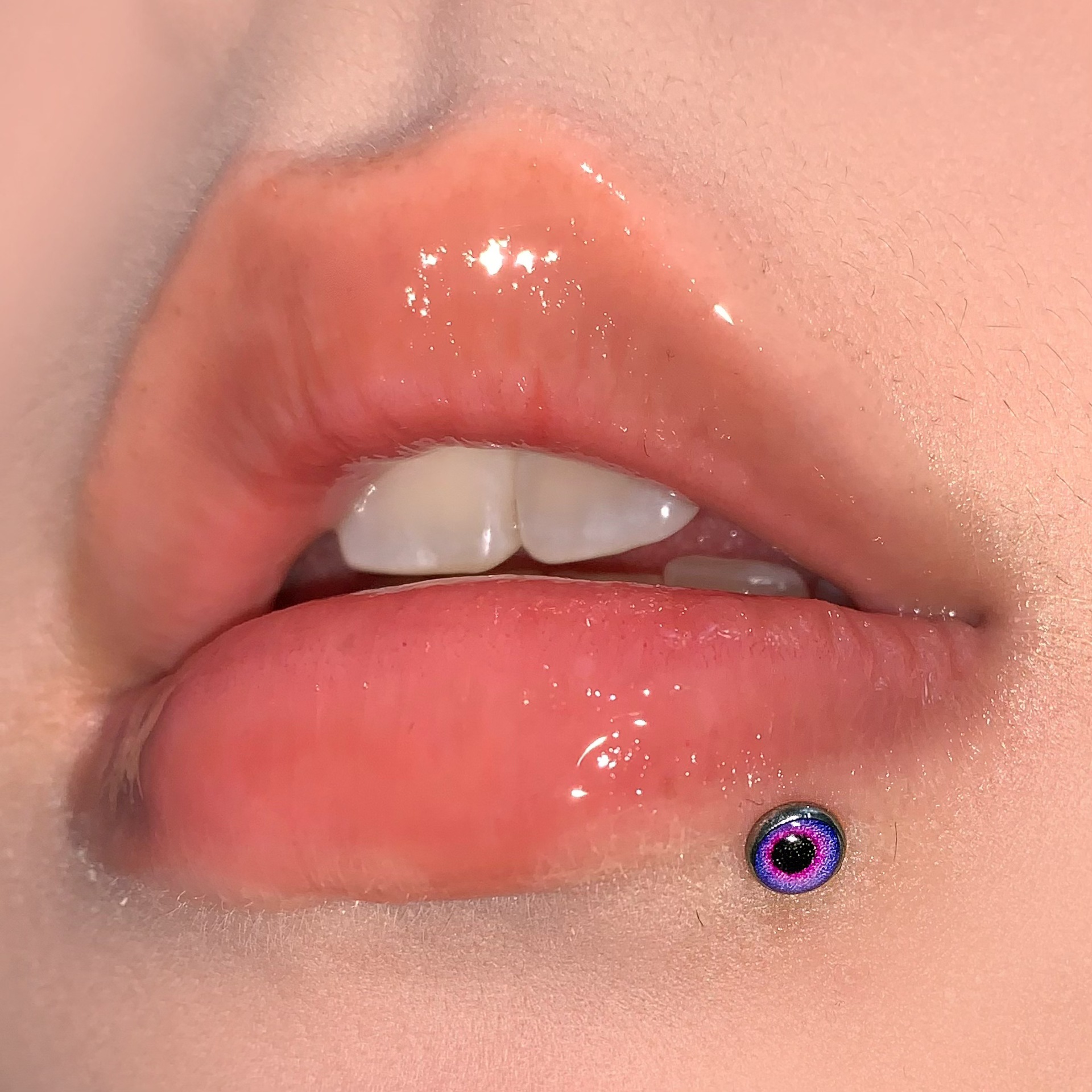 Cross-Border 4-Color Dazzling Round Pupil Lip Piercing Gradient Eye-Shaped Internal Thread Titanium Steel Ear Cartilage Piercing Jewelry for European and American Style Hot Girls - Image 3