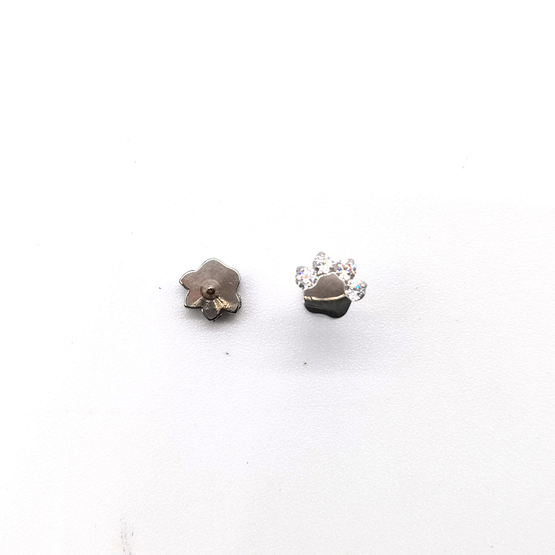 G23 Titanium Bear Paw Lip Stud with Zircon Cat Claw Design for Oral Piercing Jewelry - Image 5