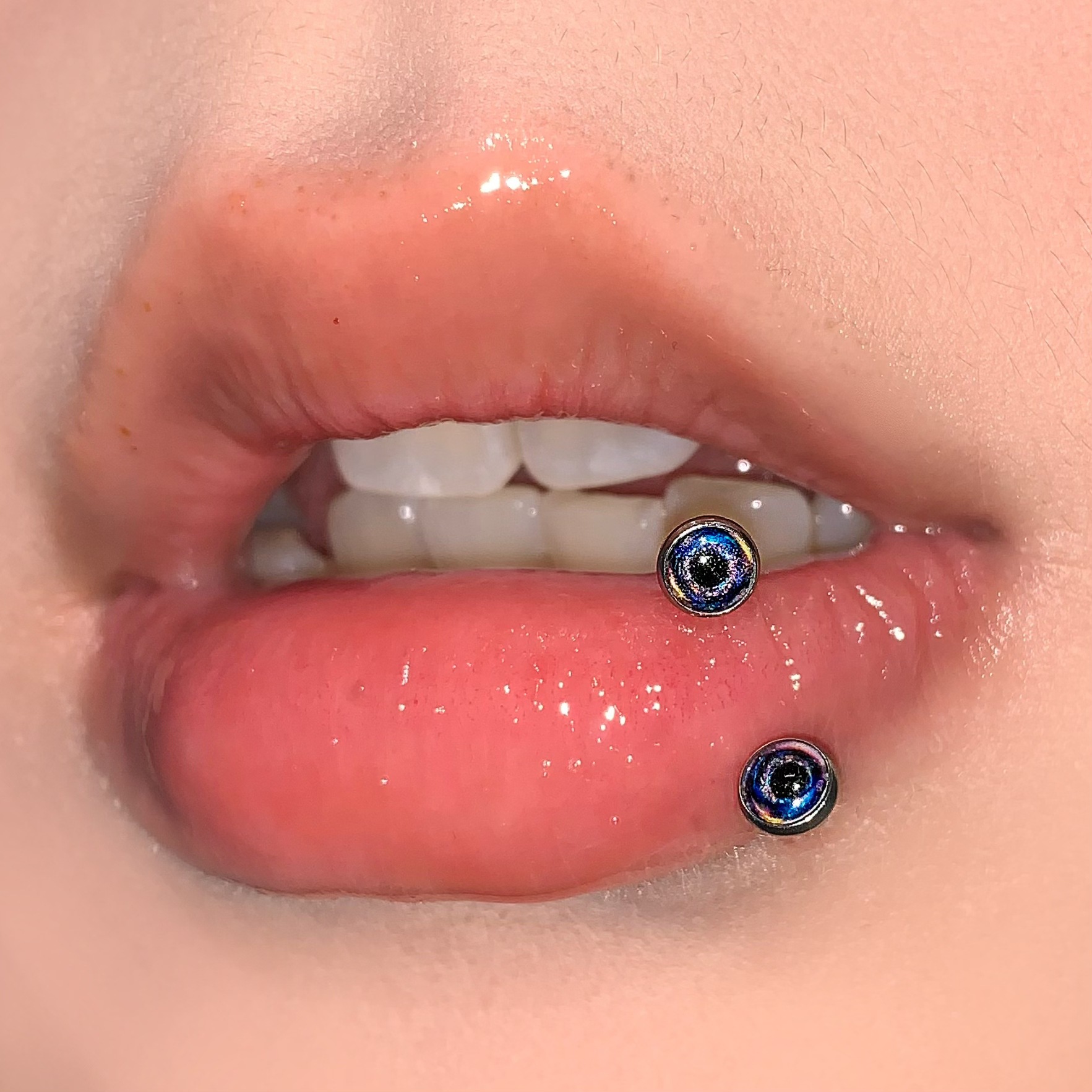 4-Color Gradient Round Pupil Lip Ring C-Ring Internal Thread 316L Surgical Steel Ear Cartilage Piercing Jewelry Wholesale - Image 4