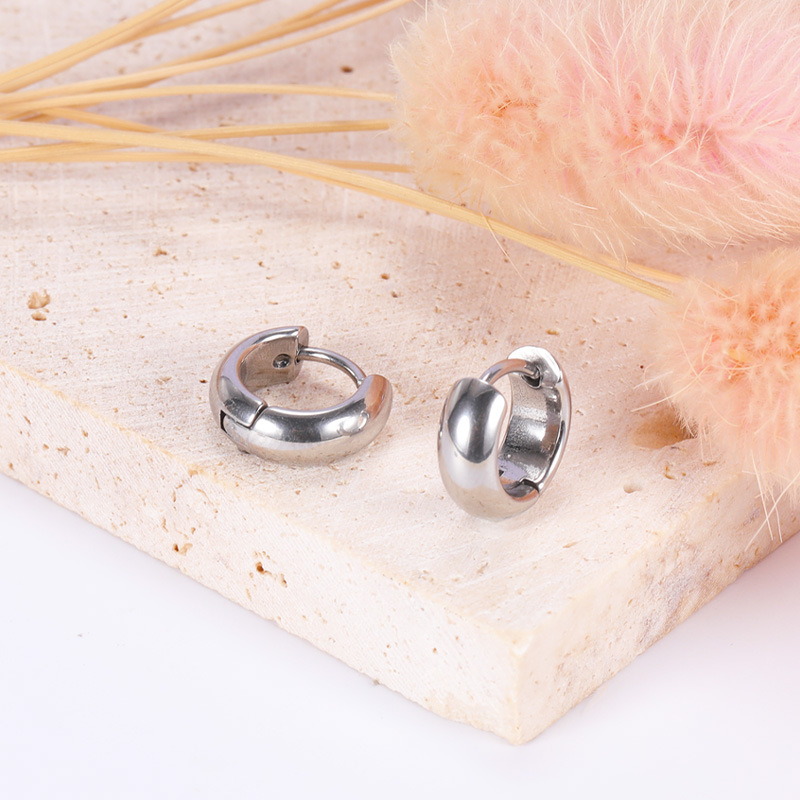 2023 New Stainless Steel Circle Distinctive Ear Buckle Titanium Steel Earrings Trendy People Highlight Earrings without Ear Holes - Image 3