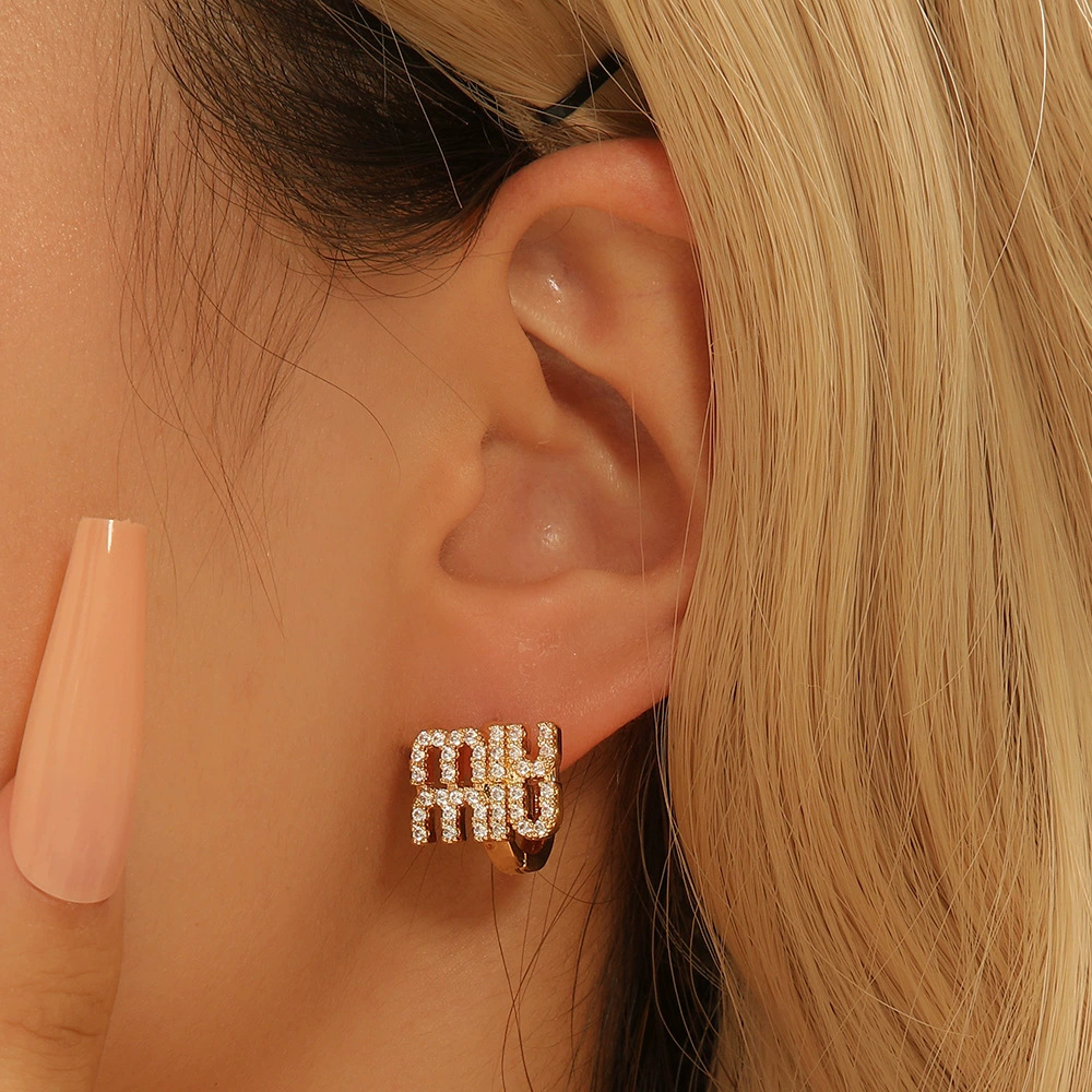 New Zirconium-inlaid Exaggerated Letter Large Earrings Niche Design High-grade Geometric Simple Distinctive Earrings for Women - Image 4
