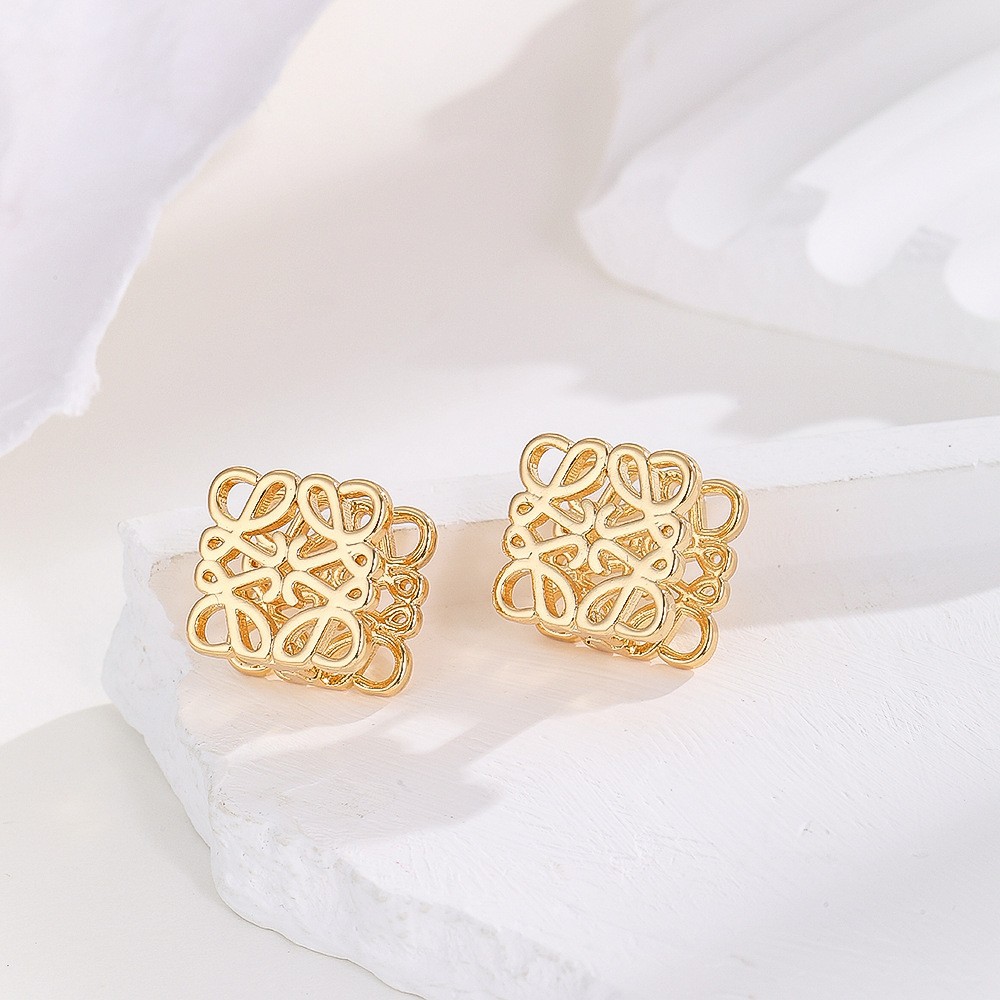 New French Pattern Square Hollow Earrings Light Luxury Temperament High-end Ear Pin Fashion All-match Women's Earrings - Image 2