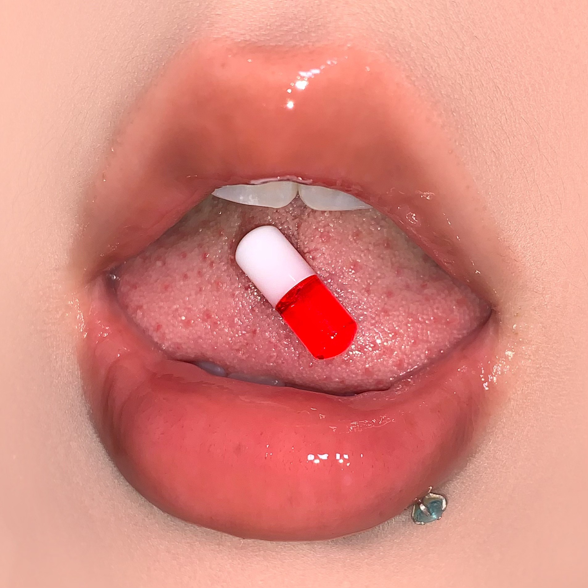 Pill Capsule Two-Color Tongue Nail Titanium Steel Acrylic External Thread European American Piercing Jewelry Wholesale - Image 2