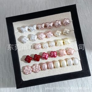 G23 Titanium Pearl Butterfly Ear Stud - Four Leaf Clover Ear Cartilage Piercing Jewelry