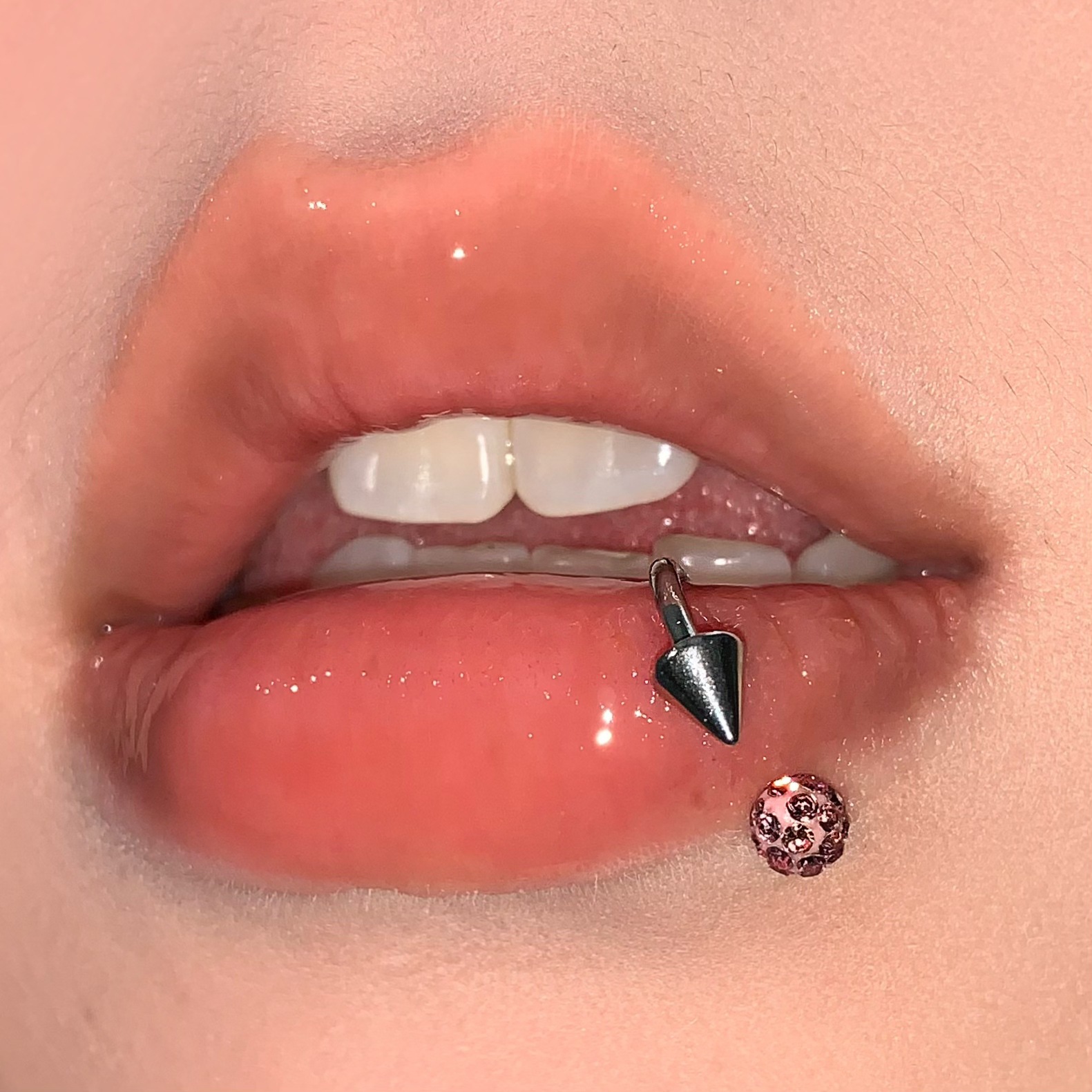 Sparkling Green Mud Ball Pointed Cone Horseshoe Lip Ring 12mm Titanium Steel External Thread Lip Stud Hot Girl Piercing Jewelry - Image 2