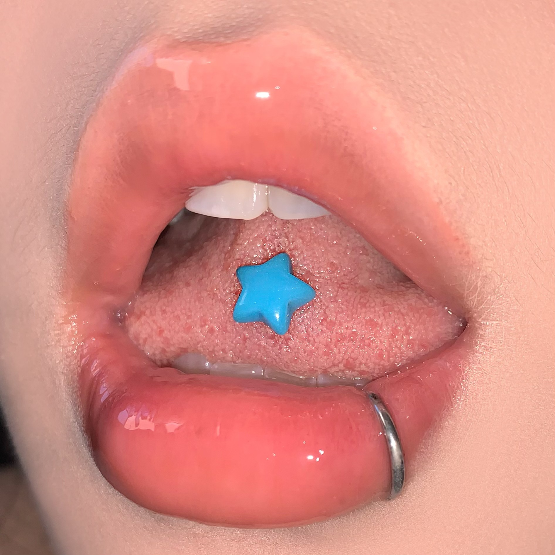 Luminous Five-Pointed Star Acrylic Tongue Nail Steel Titanium External Thread Star Tongue Ring Hot Girl Piercing Jewelry Wholesale - Image 2