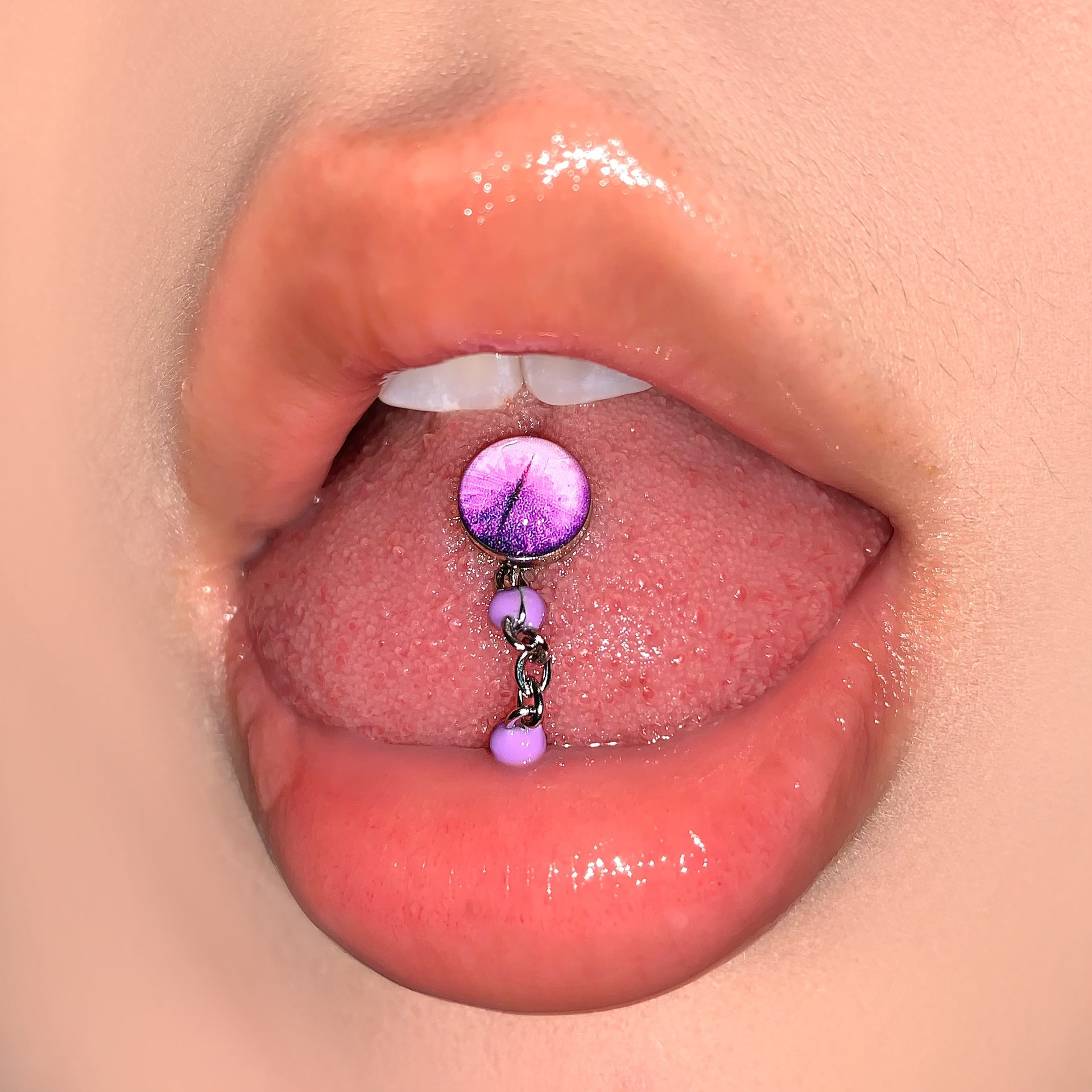 5-Color Gradient Magic Pupil Tongue Ring, Cat Eye Titanium Steel Externally Threaded Tongue Barbell, Personalized Drinking Party Jewelry for Hot Girls Wholesale - Image 3
