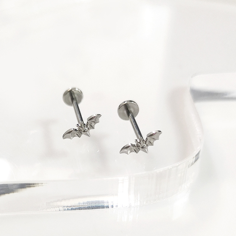 F136 Titanium Ear Cartilage Bat Pin Lip Nail Cross-border Hot Sale G23 Titanium Alloy Body Piercing Ear Studs - Image 4