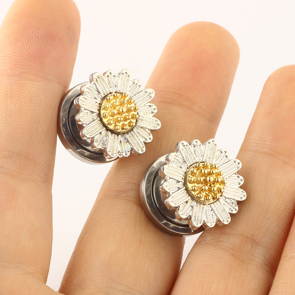 European American 2022 Auricle Hollow Chrysanthemum Ear Plug Stretcher - 16mm 18K Gold Plated Stainless Steel Ear Piercing Jewelry - Image 4