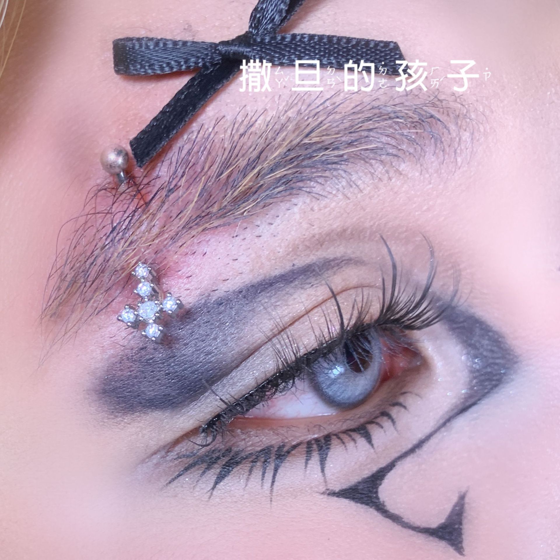 Satan's Child Eyebrow Ring Cross Spike 316L Surgical Steel Externally Threaded Curved Barbell Pink 12mm - Image 4