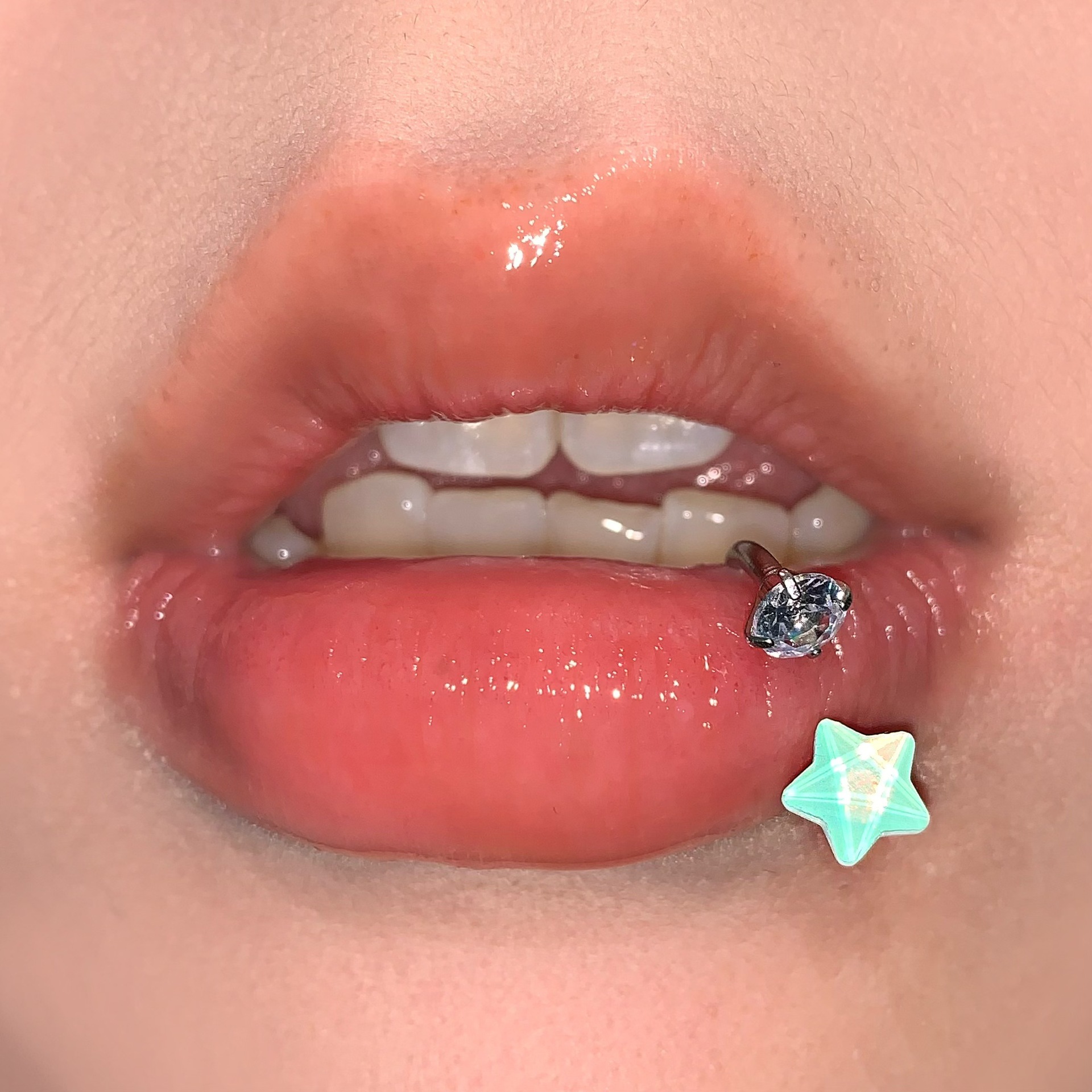 5-Color Mocha Star Zircon Lip Ring C-Ring Internally Threaded Sparkling Ear Bone Ring Hot Girl Style Cross-Border Piercing Jewelry Wholesale - Image 4