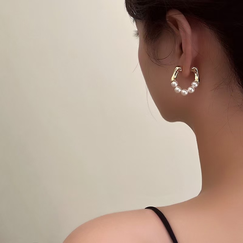 Elegant Gold Hoop Earrings with Black Pearl - Light Luxury Geometric Fashion Earrings for Women - Image 4