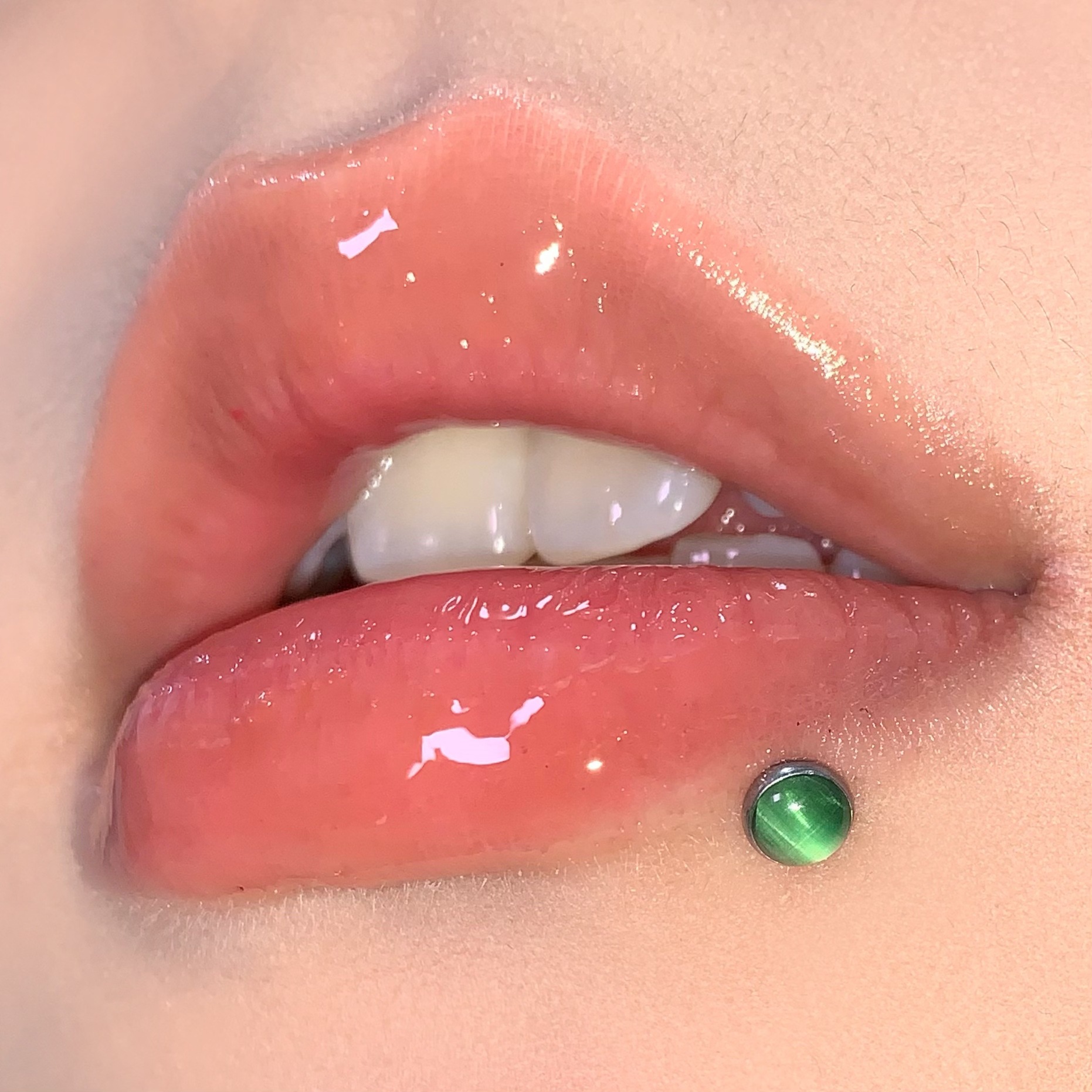 Cat's Eye Green Internally Threaded Lip Labret Stud 316L Surgical Steel Piercing Jewelry - Image 4