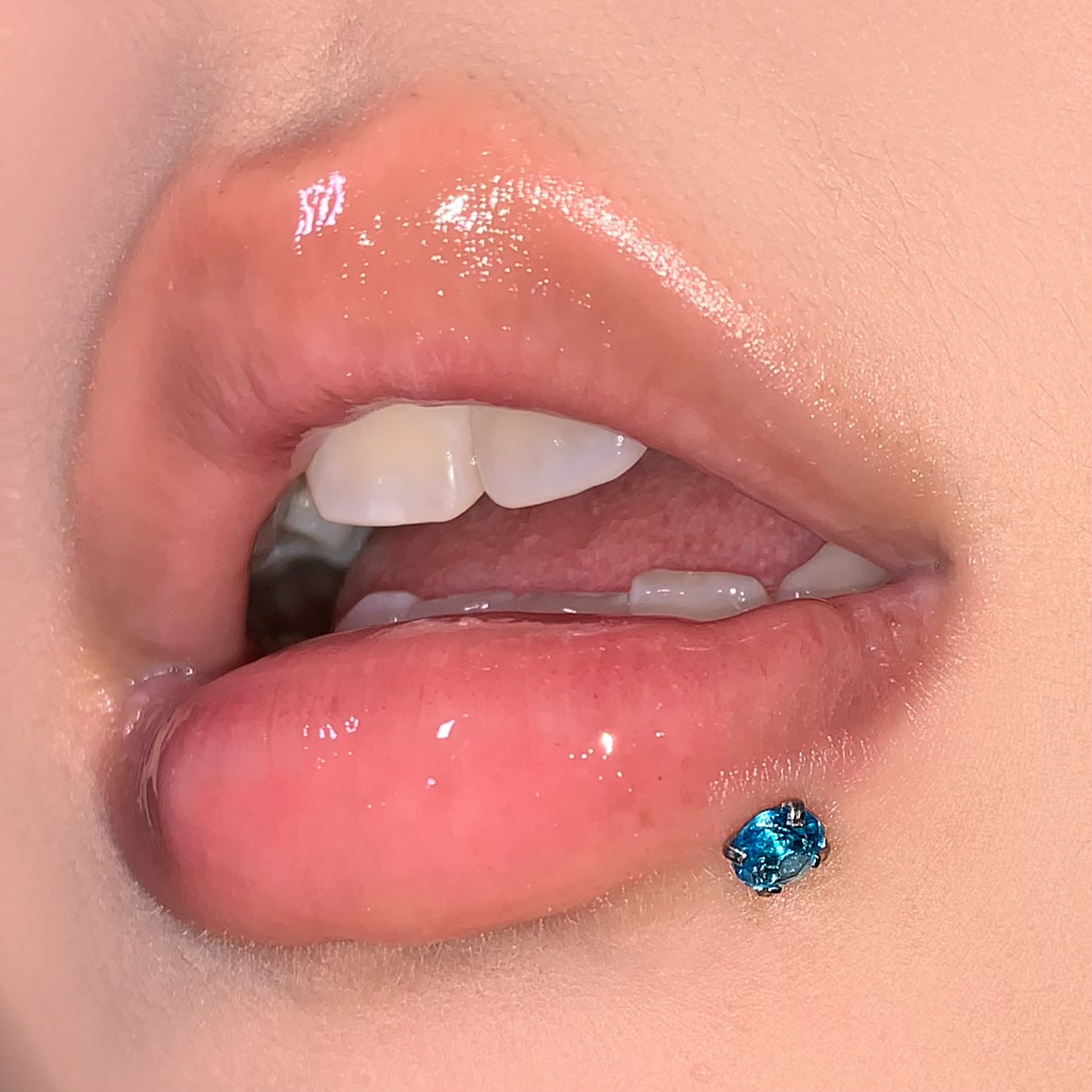 Flash Zircon Lip Nail Internally Threaded Steel Titanium Ear Bone Nail Straight Nail Hot Girl Piercing Jewelry Cross-Border Wholesale - Image 3