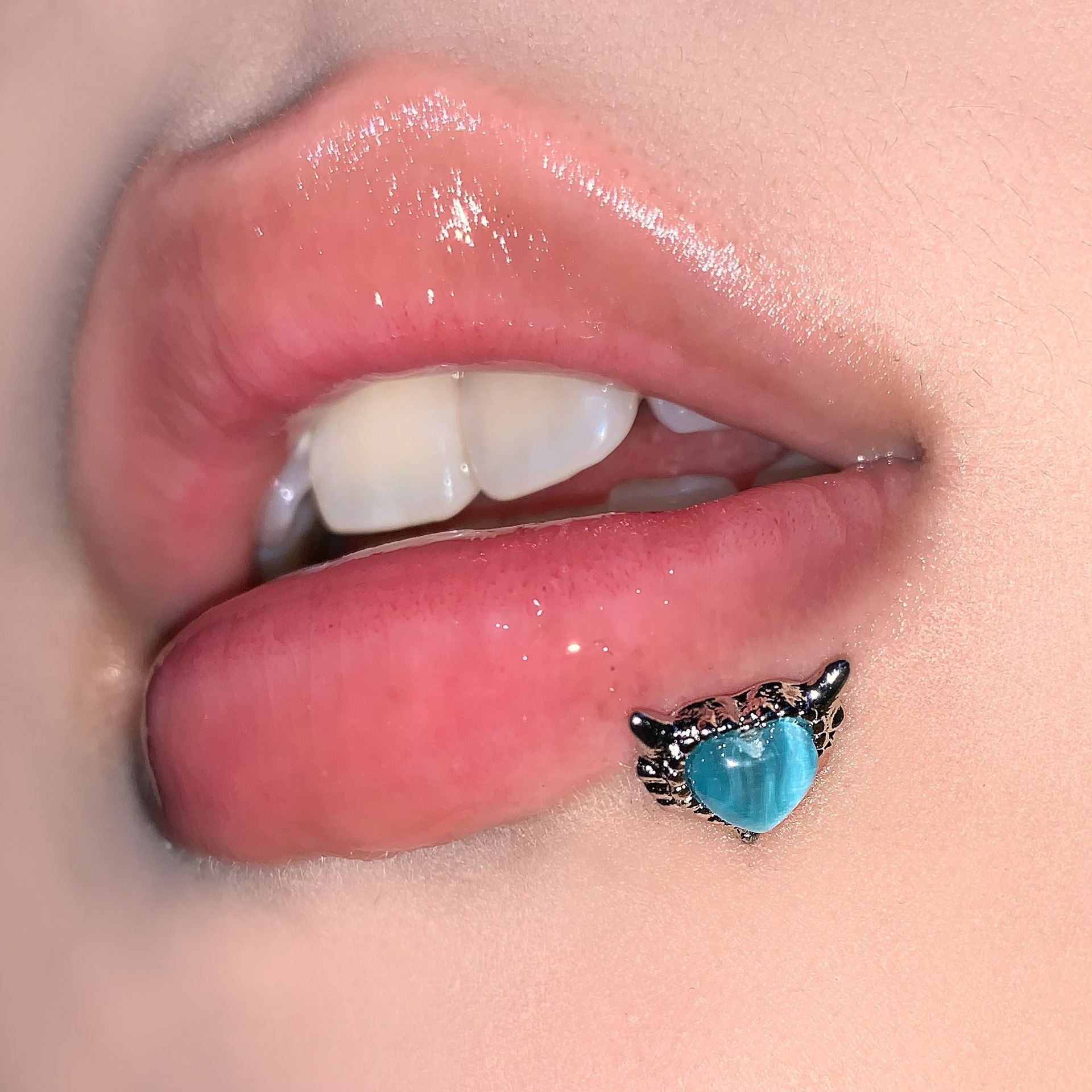 Fantasy Wings Love Cat's Eye Lip Nail Ear Bone Nail European American Hot Girl Titanium Steel Piercing Jewelry Cross-Border Wholesale - Image 3