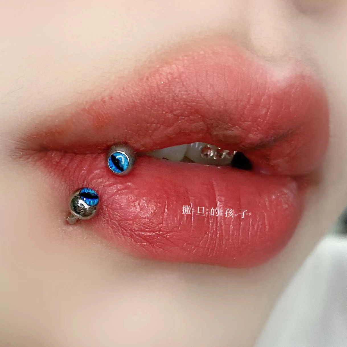 Red Horseshoe Lip Ring 316L Surgical Steel 12mm Hoop 1.2mm Thick Lip Piercing Jewelry - Image 2