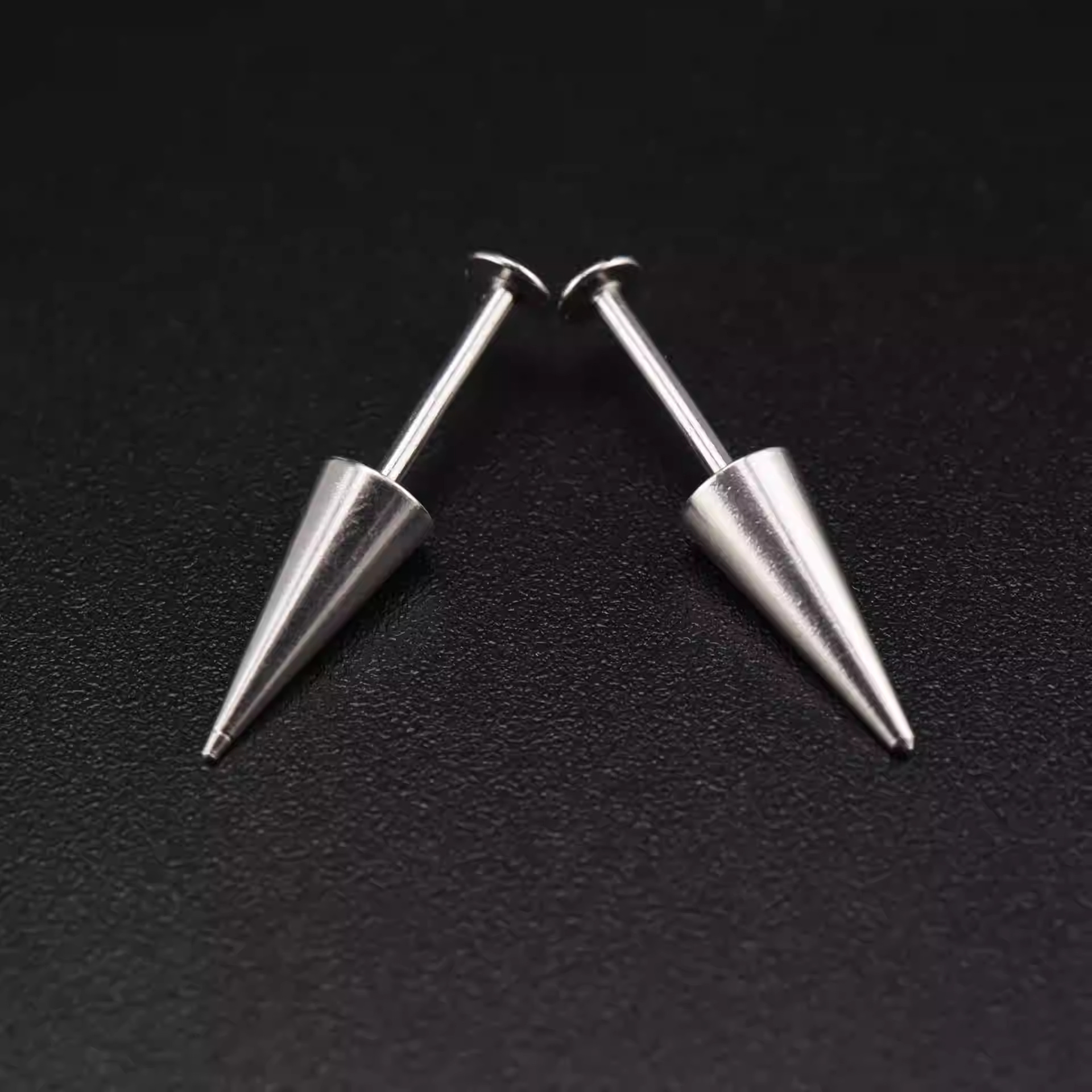 Large Pointed Cone Devil Nail Lip Labret Stud Titanium Steel Punk Style Ear Cartilage Straight Barbell Lip Ring Piercing Jewelry Wholesale - Image 2