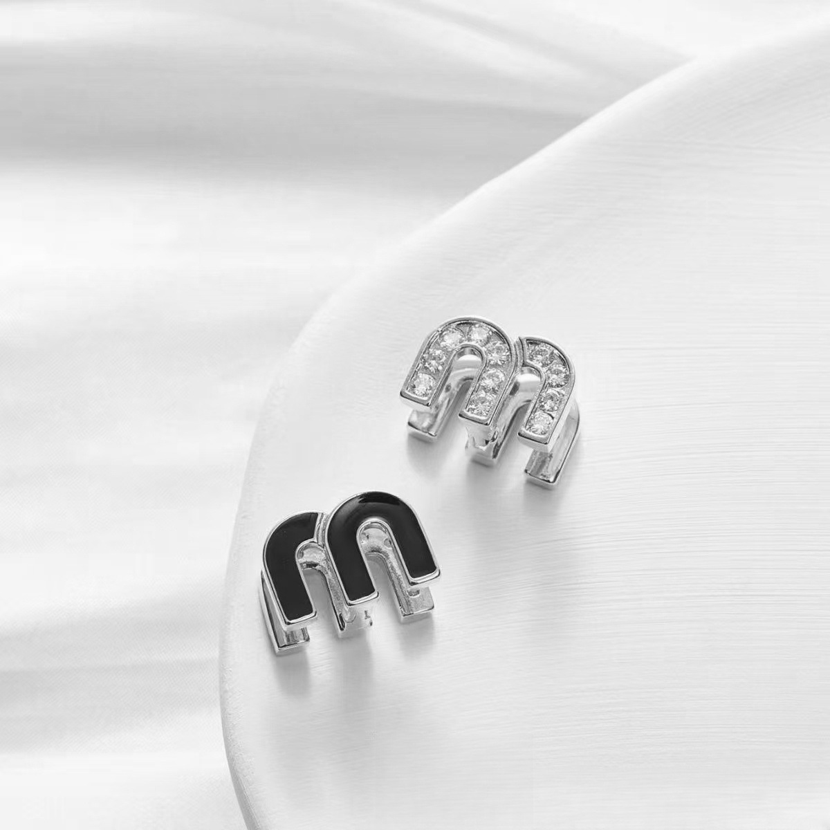 2024 New Colorful 'M' Letter Earrings Double-Sided Luxury Inlaid Zircon Sweet Versatile Popular Stud Earrings - Image 5