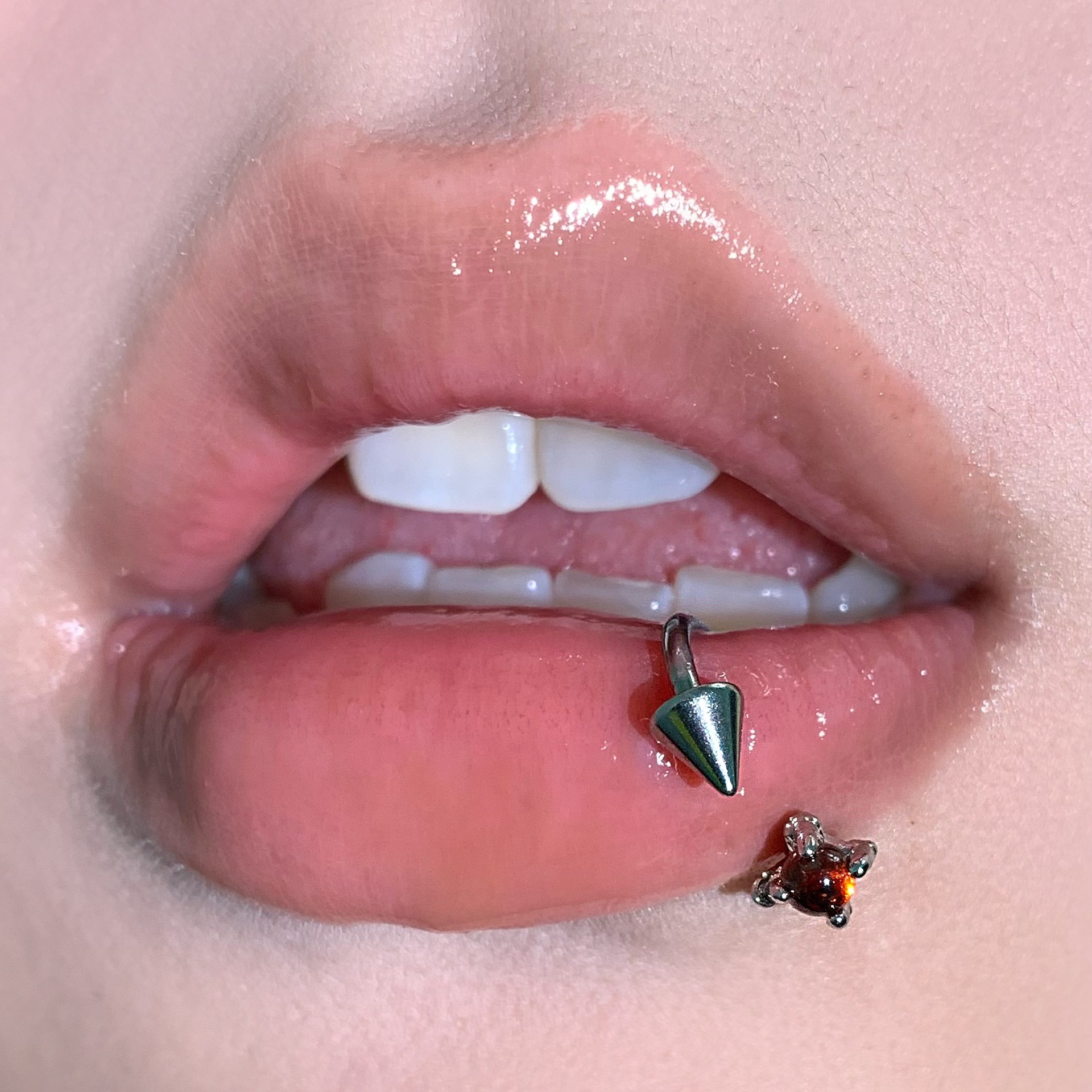 Wholesale Dragon Claw Bead-Pointed Cone Lip Rings 4 Colors Spicy Punk Style Titanium Steel Lip Piercing Jewelry - Image 4
