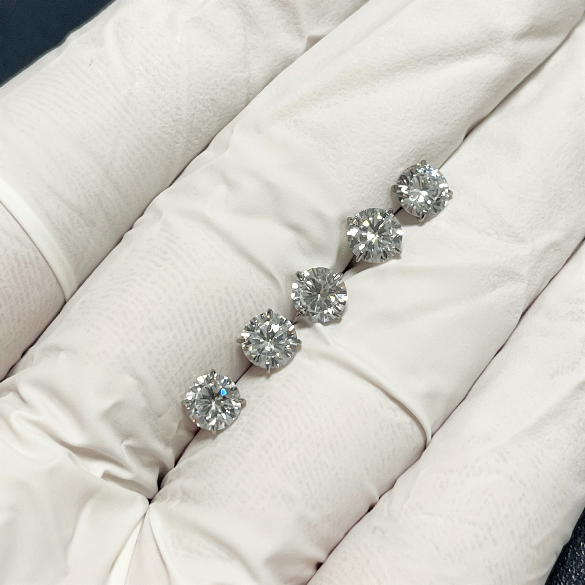 G23 Titanium Alloy Inner Thread Lip Labret Stud with Zircon Claw Setting Round Claw 1.2x14mm - Image 2
