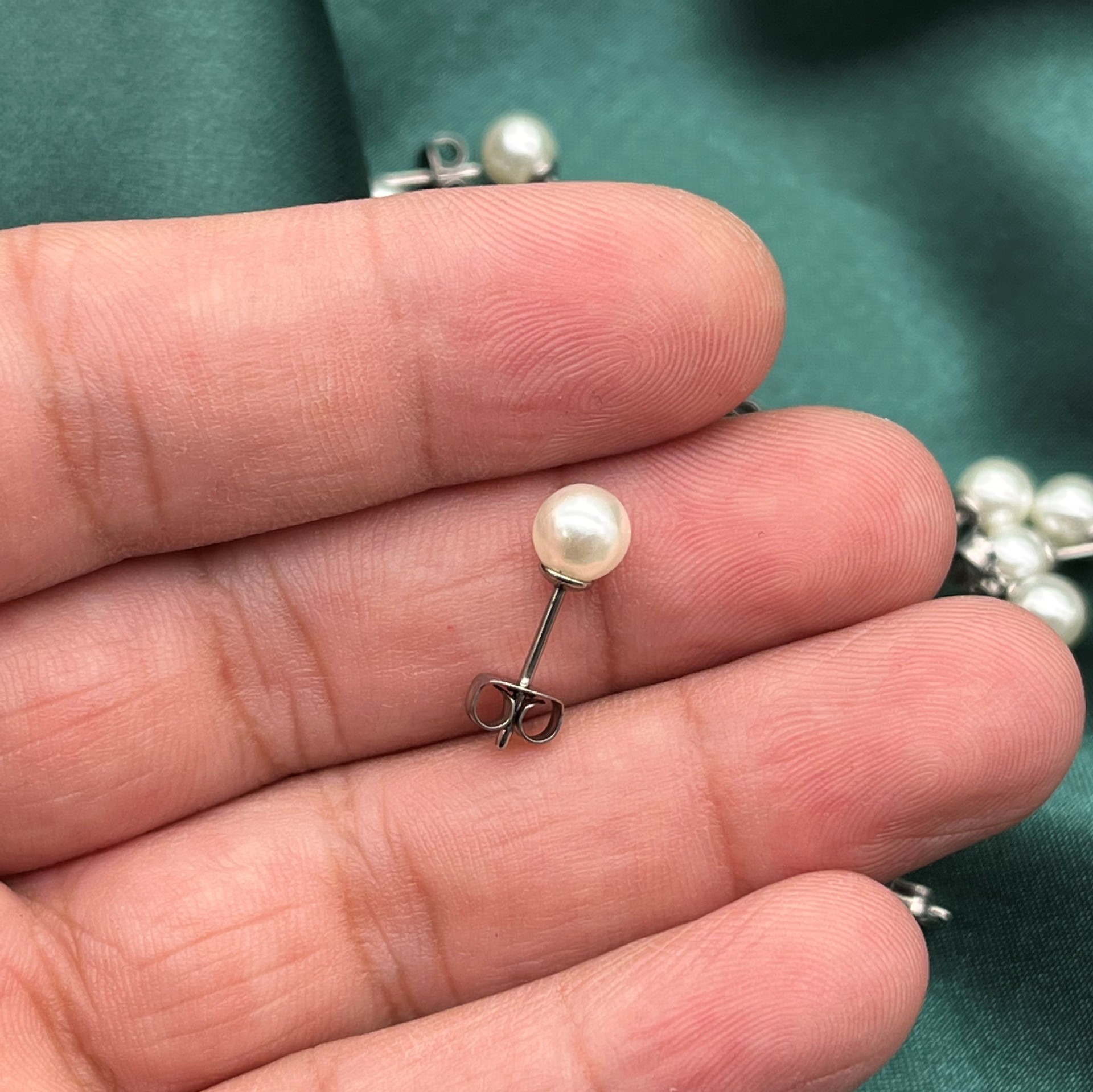 Titanium High-Gloss Pearl Earrings Butterfly Clasp Titanium Alloy Earplugs Small Light Bulb Freshwater Pearl Earrings - Image 2