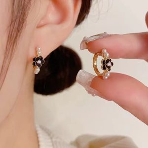 Mori Sweet Simple Temperament Camellia Pearl Ear Buckle High Sense Gentle Cute Fashion Niche Design Earrings