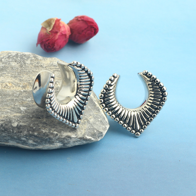 Amazon Hot Selling Open Hollow Auricle Earring - Geometric Horn Ear Expander Fashion Body Piercing Jewelry (16mm Single) - Image 5
