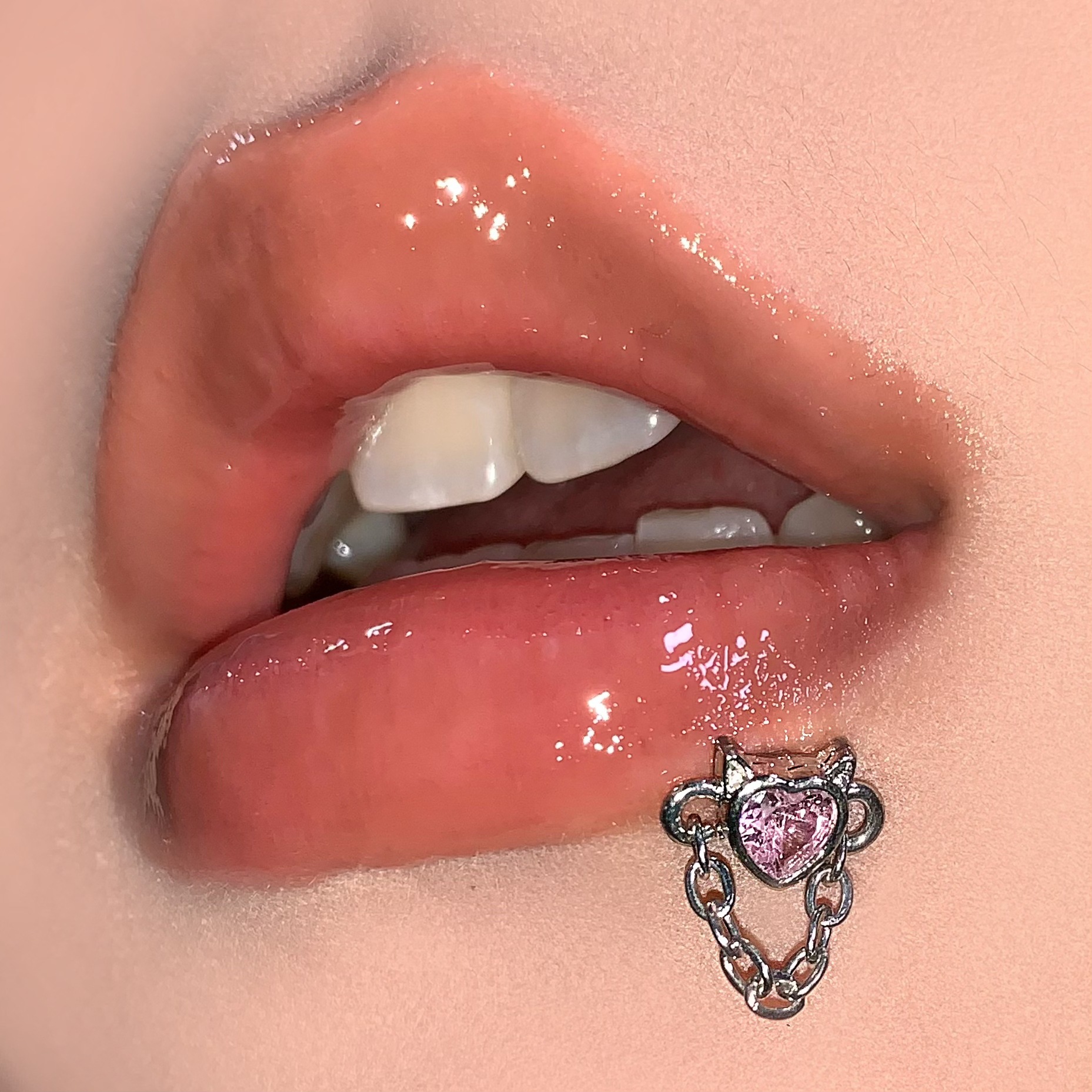 Heart Chain Lip Nail Zircon Design Outer Tooth Lip Piercing Jewelry 316L Surgical Steel Externally Threaded Labret Stud for Men Women - Image 3