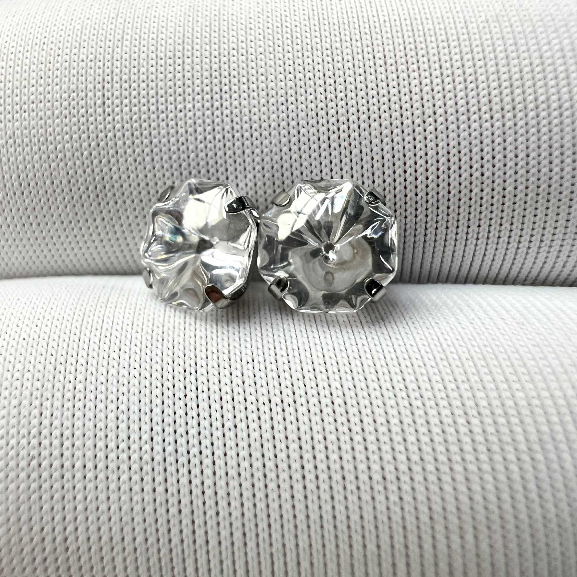 F136 Titanium Alloy Octagonal Jellyfish-Cut Zircon Earrings, G23 Titanium Ear Cartilage Studs, Claw Zircon Body Piercing Jewelry - Image 3