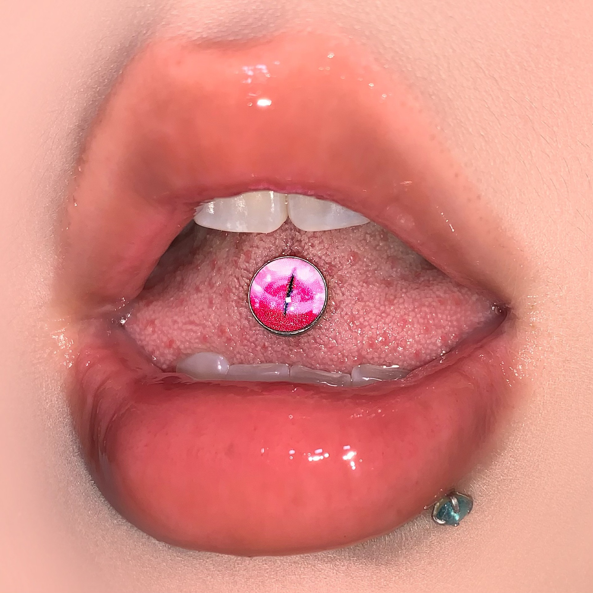 Cross-Border 4-Color Cat Eye Tongue Barbell, Titanium Steel Oil Drip, European and American Style Piercing Jewelry Wholesale - Image 2