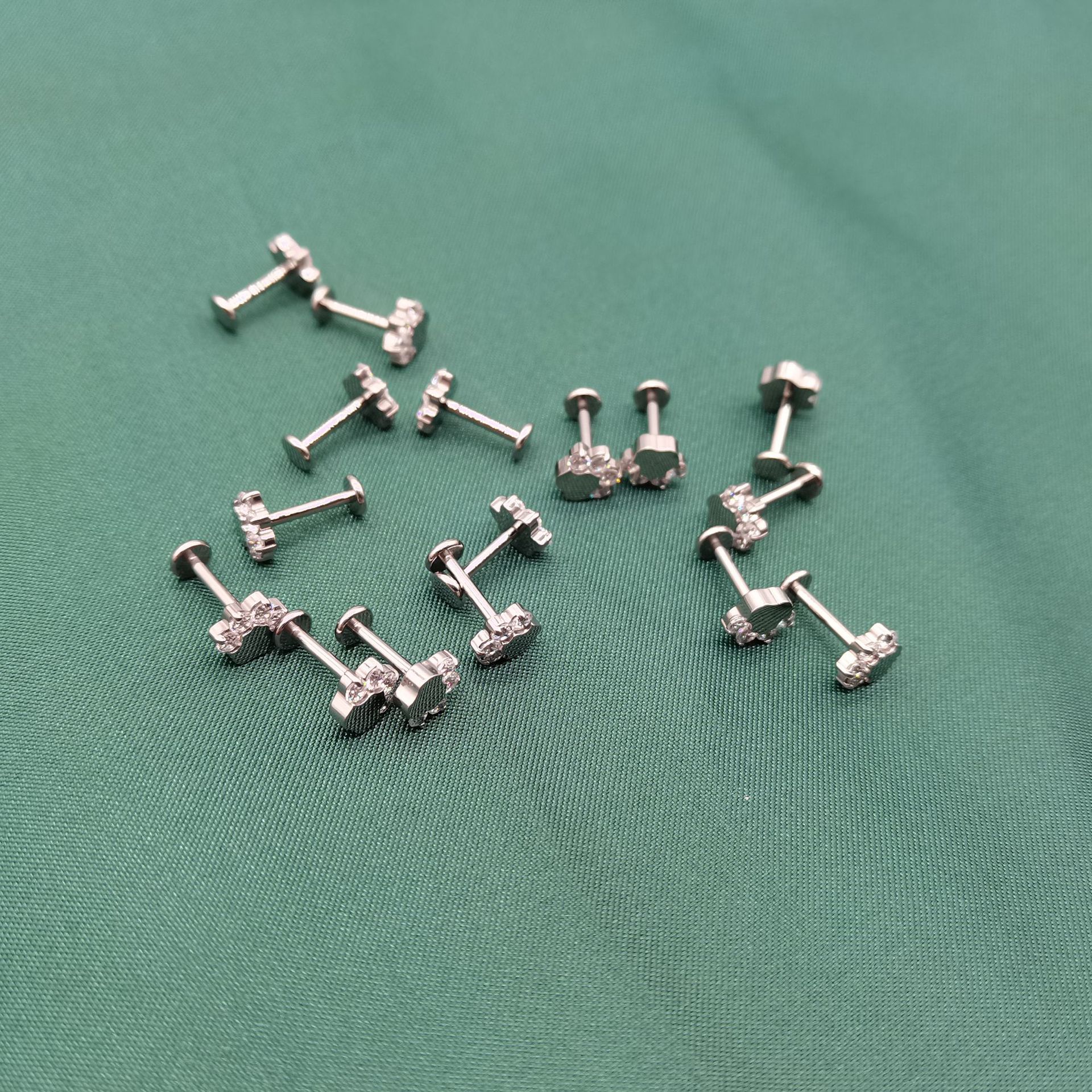 G23 Titanium Bear Paw Lip Stud with Zircon Cat Claw Design for Oral Piercing Jewelry - Image 4