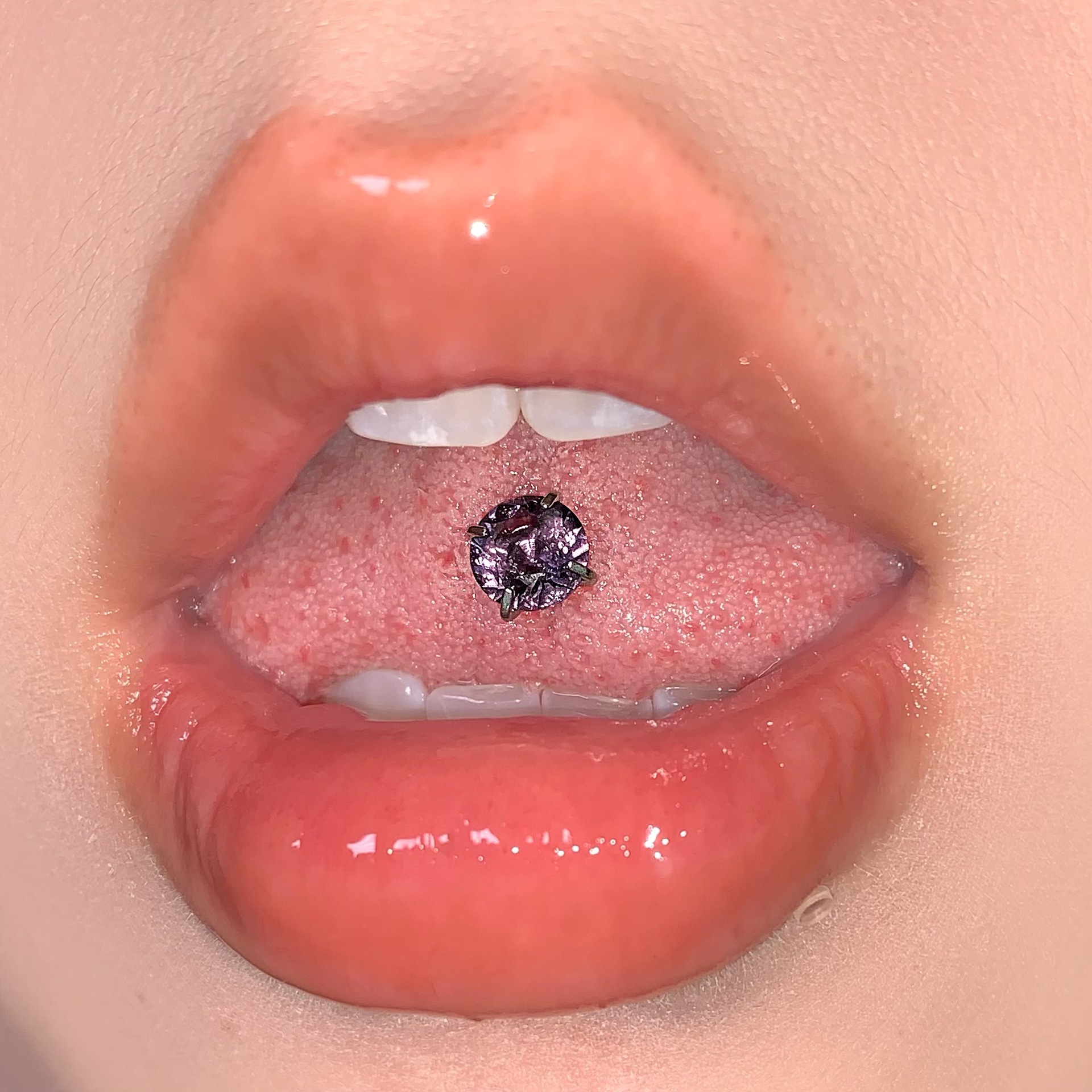 Titanium Alloy 4-Color Sparkling Zircon Tongue Piercing Internally Threaded, European American Hot Girl Style, Suitable for Drinking, Cross-Border Wholesale - Image 4
