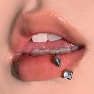 Wholesale Dragon Claw Bead-Pointed Cone Lip Rings 4 Colors Spicy Punk Style Titanium Steel Lip Piercing Jewelry