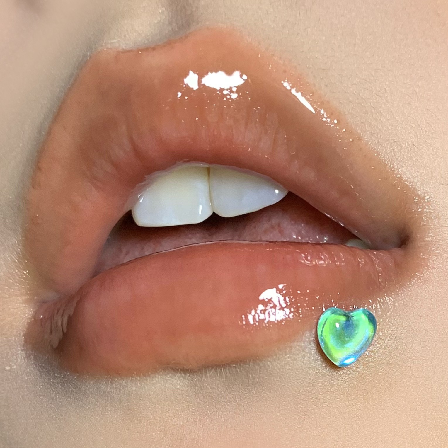 Japanese-Style Iridescent Peach Heart Lip Piercing - Internally Threaded Gradient Moonstone Titanium Steel Hot Girl Jewelry Wholesale - Image 2