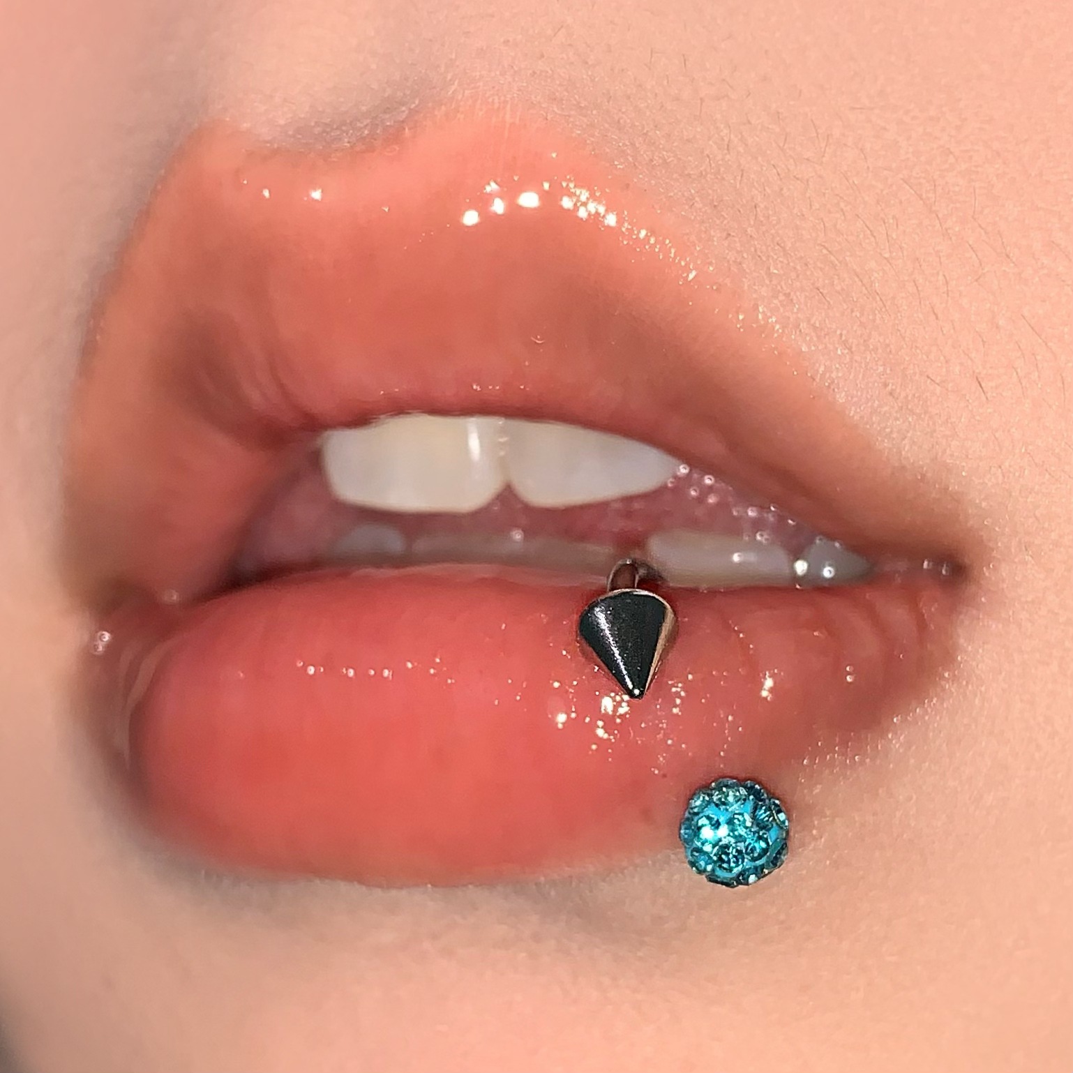 Sparkling Green Mud Ball Pointed Cone Horseshoe Lip Ring 12mm Titanium Steel External Thread Lip Stud Hot Girl Piercing Jewelry - Image 3