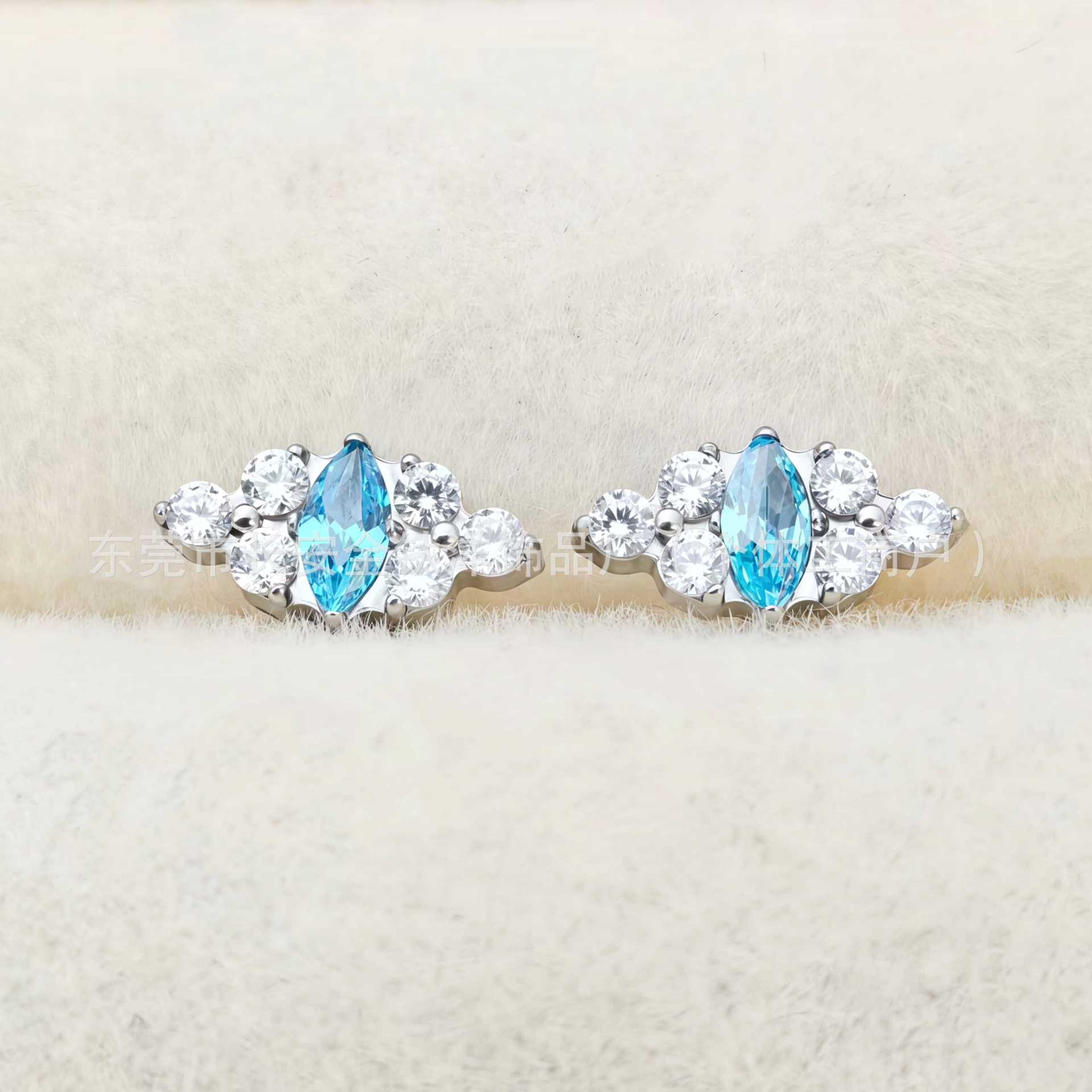 F136 Titanium Full Diamond Cloud-Shaped Zircon Lip Stud, Ear Stud, Cartilage Stud, G23 Titanium Alloy Body Piercing Jewelry - Image 4