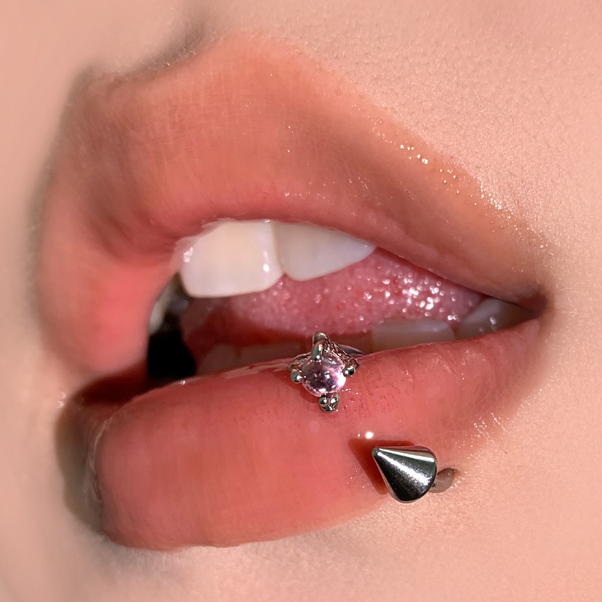 Wholesale Dragon Claw Bead-Pointed Cone Lip Rings 4 Colors Spicy Punk Style Titanium Steel Lip Piercing Jewelry - Image 2