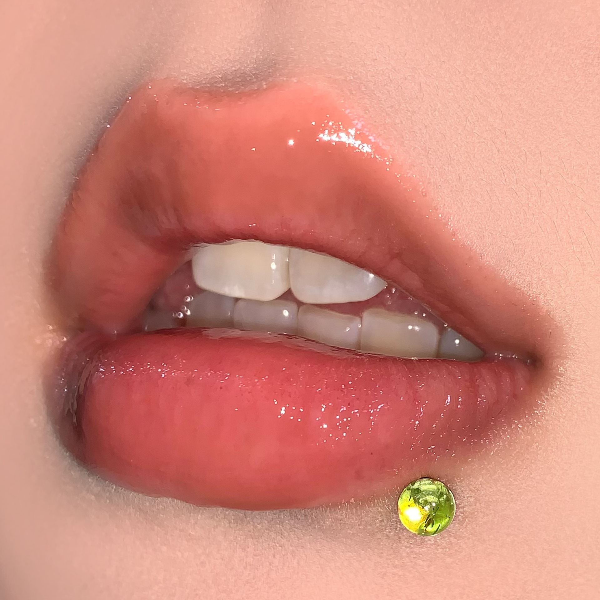 Fine Glitter Lip Nails 5 Colors Titanium Steel Acrylic External Thread Straight Nails Sexy Piercing Jewelry Cross-Border Wholesale - Image 4